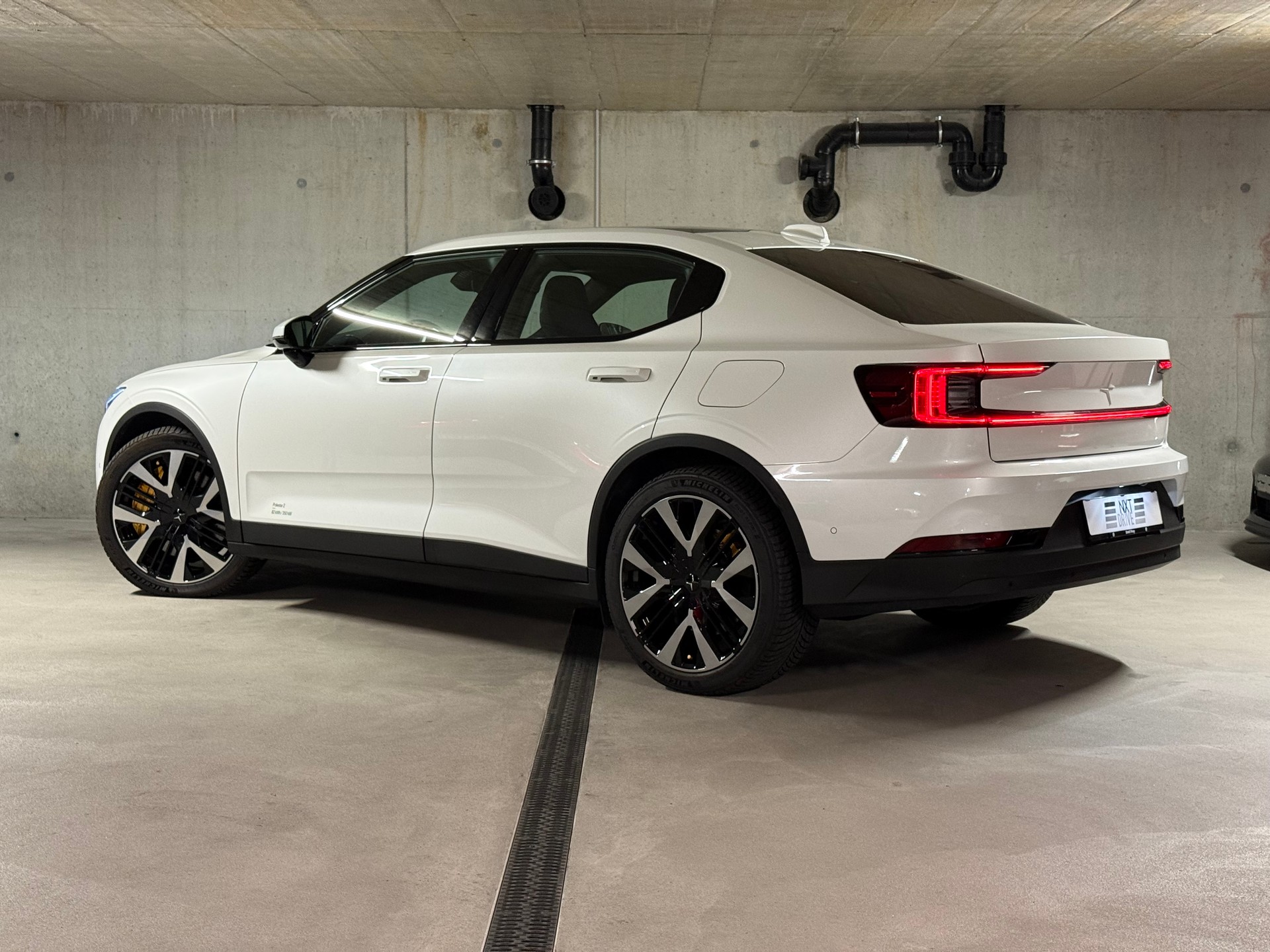 POLESTAR Polestar 2 Long Range Dual Performance 82 kWh MY25-image-2