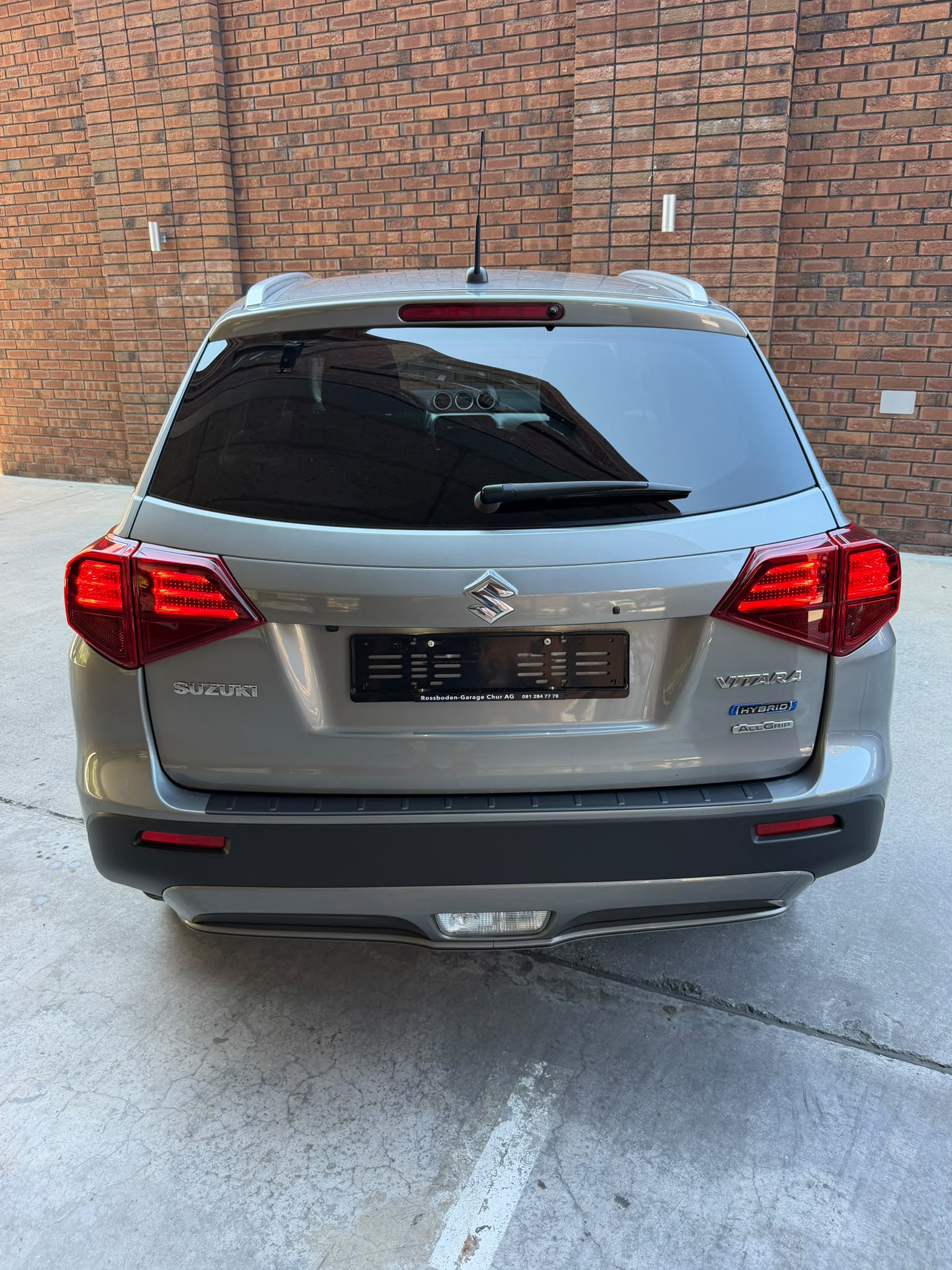 SUZUKI Vitara 1.5 Boosterjet Compact + Hybrid Automatic-image-4