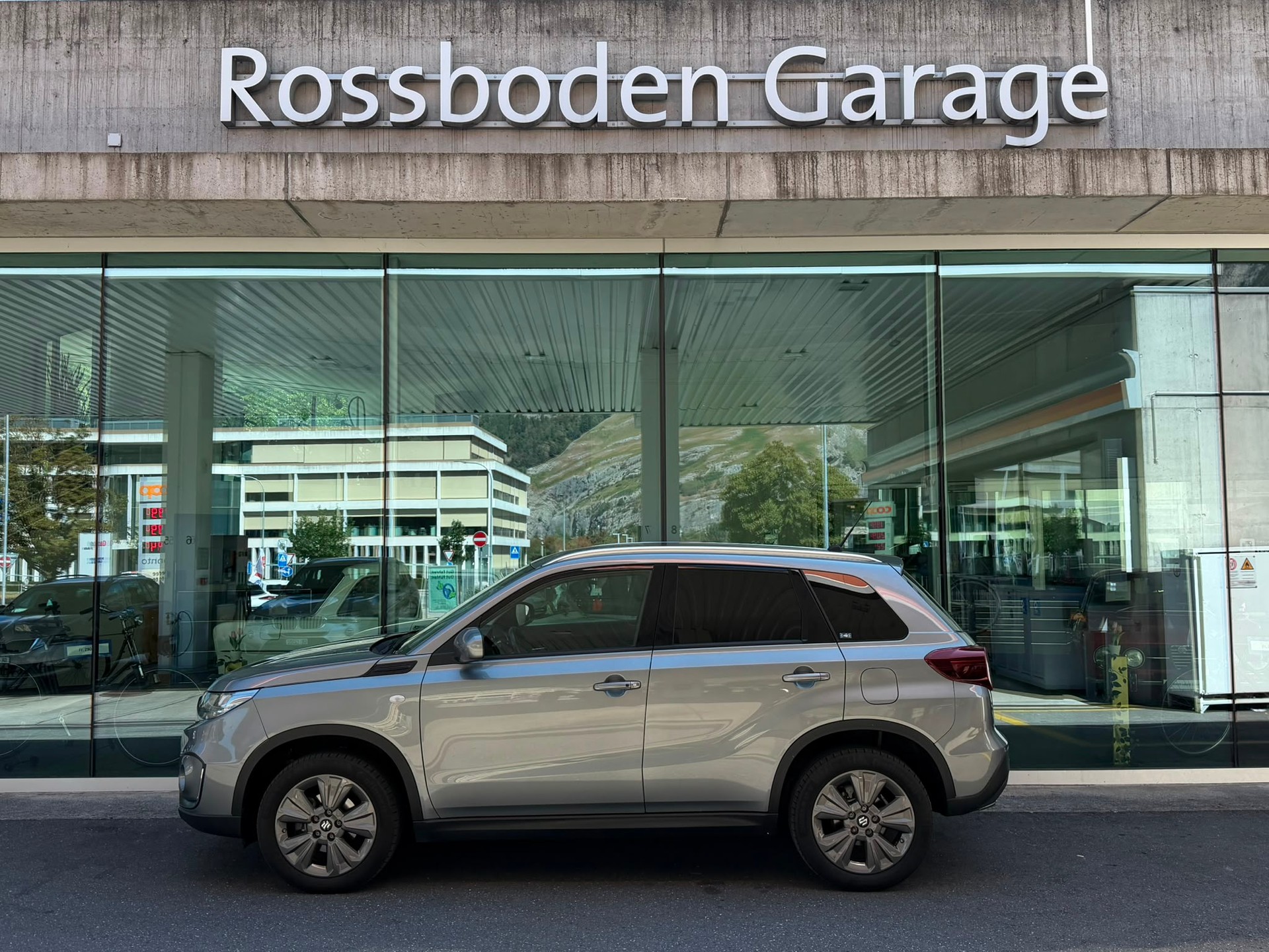 SUZUKI Vitara 1.5 Boosterjet Compact + Hybrid Automatic-image-0