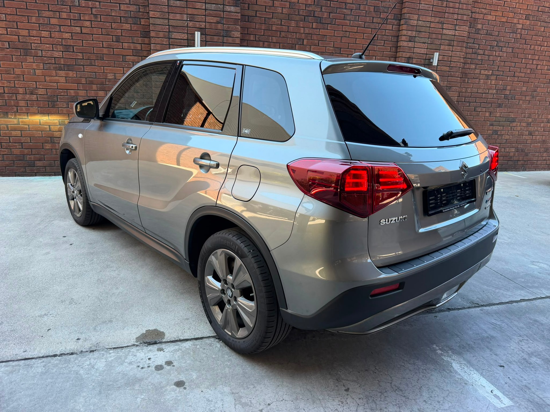 SUZUKI Vitara 1.5 Boosterjet Compact + Hybrid Automatic-image-6