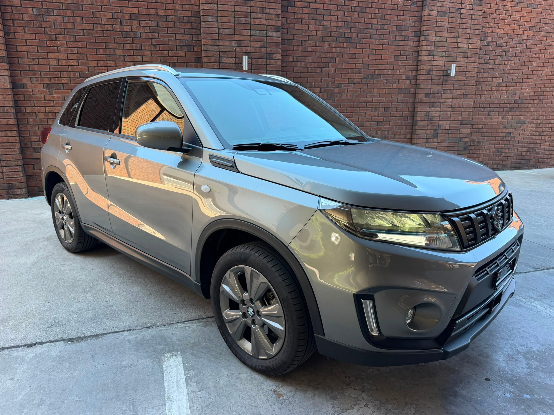 SUZUKI Vitara 1.5 Boosterjet Compact + Hybrid Automatic-image-3