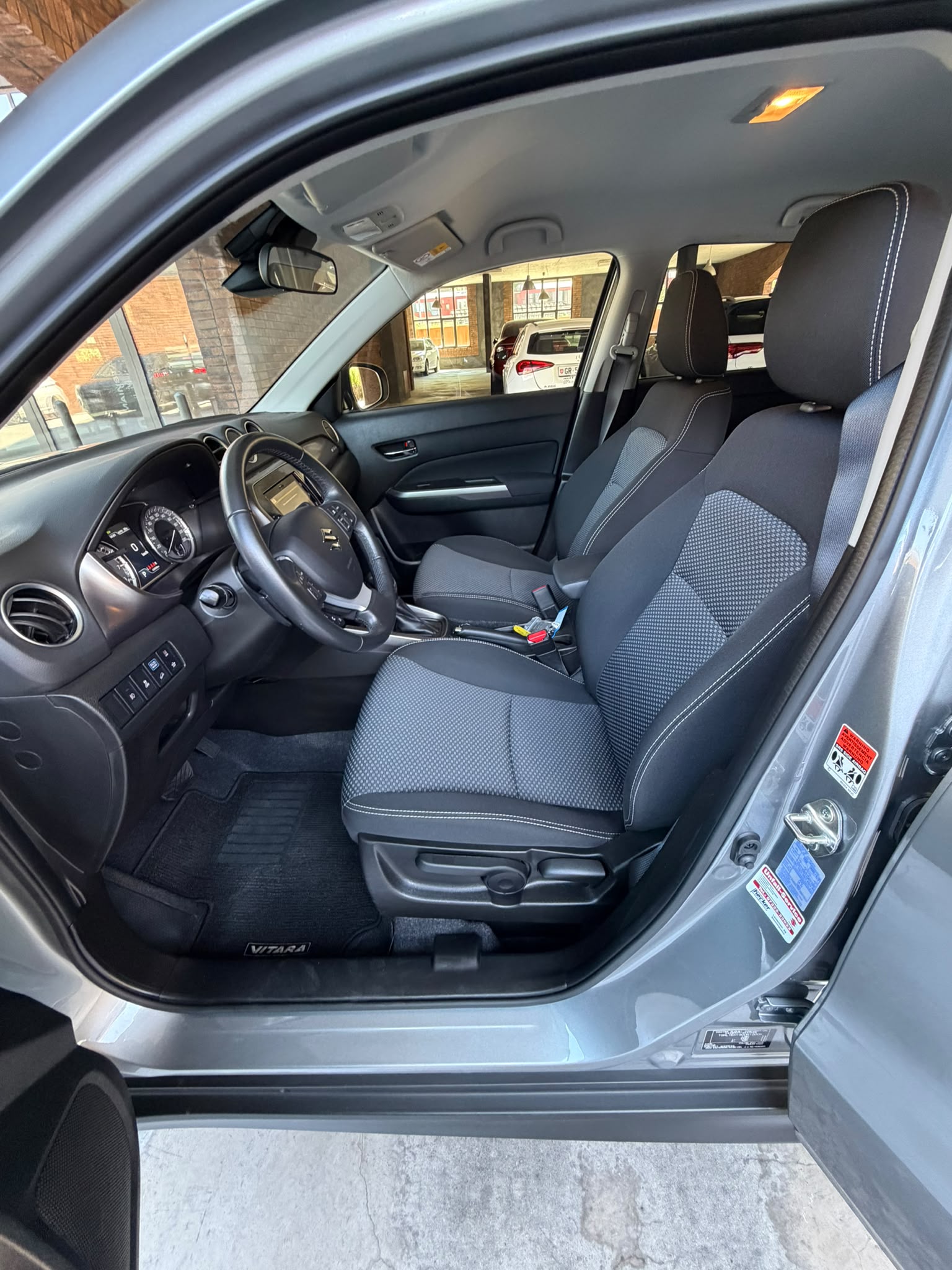 SUZUKI Vitara 1.5 Boosterjet Compact + Hybrid Automatic-image-11