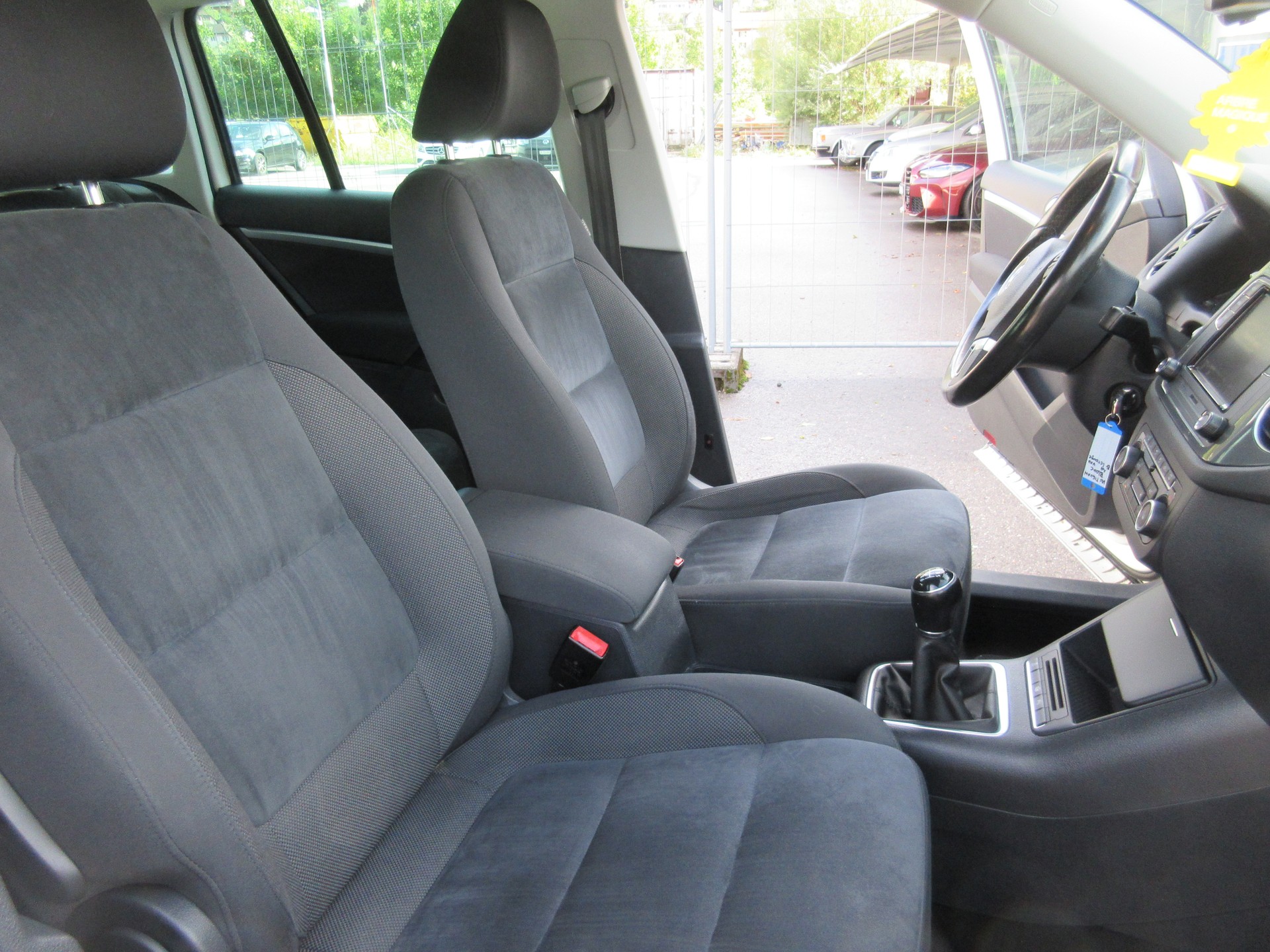 VW Tiguan 1.4 TSI R-Line Design 4Motion-image-9