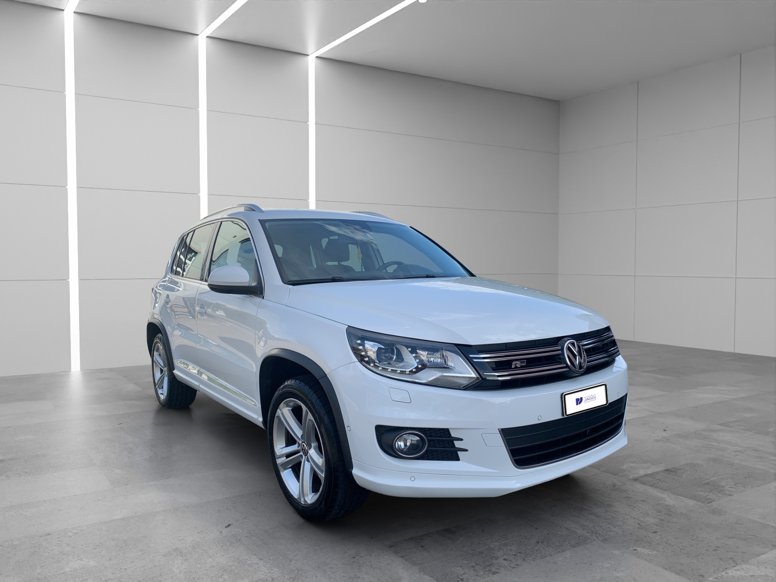 VW Tiguan 1.4 TSI R-Line Design 4Motion-image-1
