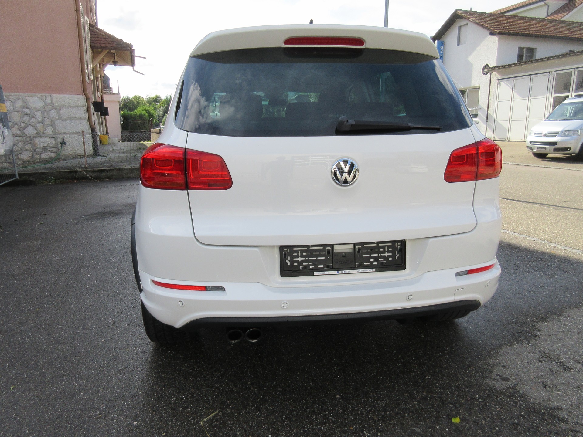 VW Tiguan 1.4 TSI R-Line Design 4Motion-image-3