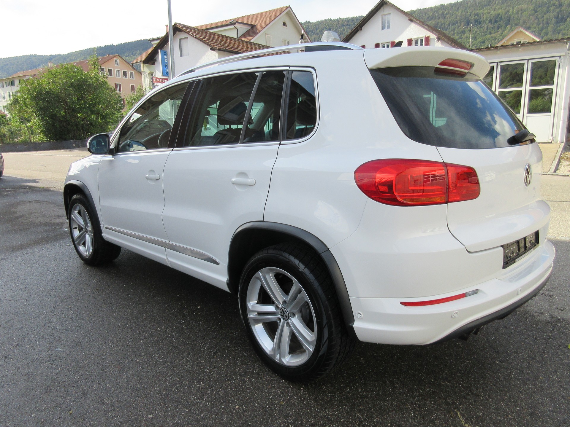VW Tiguan 1.4 TSI R-Line Design 4Motion-image-4