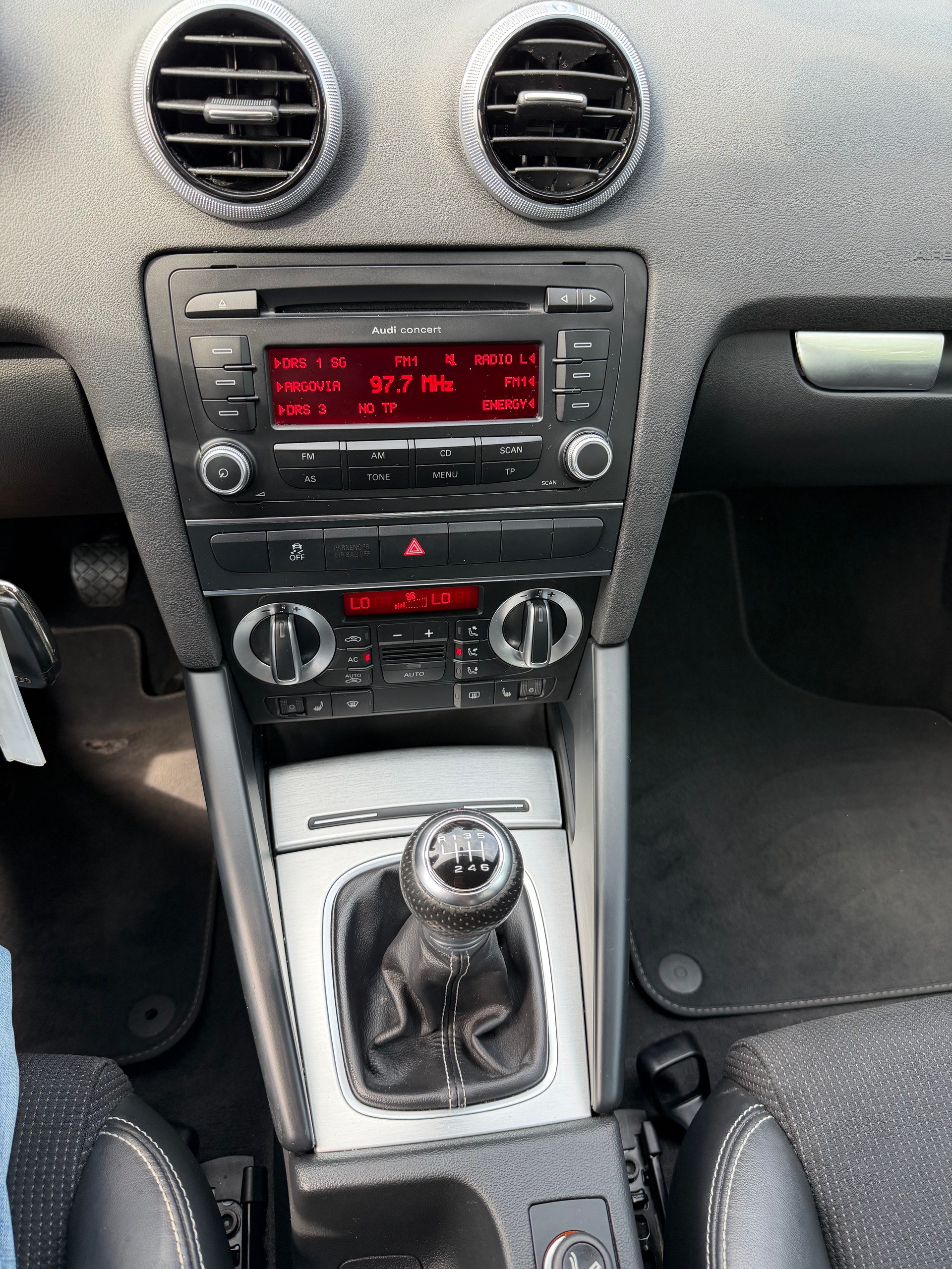 AUDI A3 Sportback 1.8 TFSI Attraction S-Line-image-9