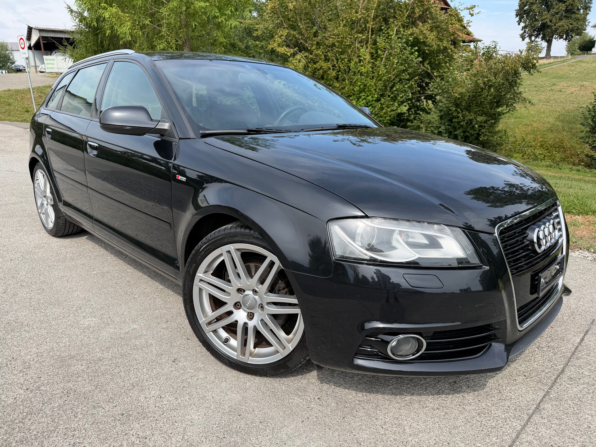 AUDI A3 Sportback 1.8 TFSI Attraction S-Line-image-1