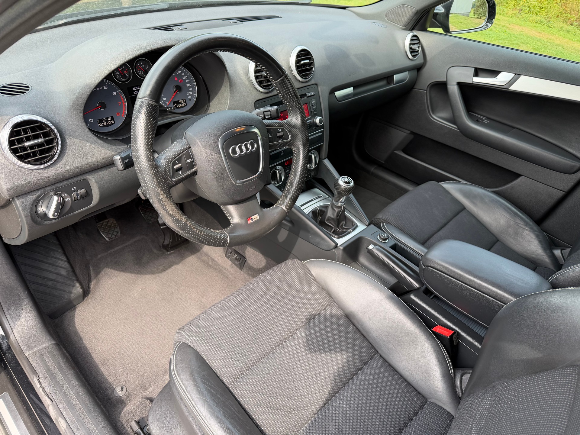 AUDI A3 Sportback 1.8 TFSI Attraction S-Line-image-6