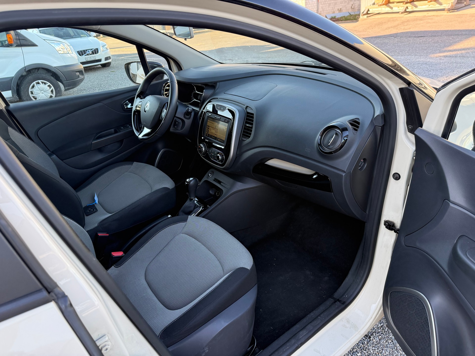RENAULT Captur 1.2 T 16V Dynamique EDC-image-10