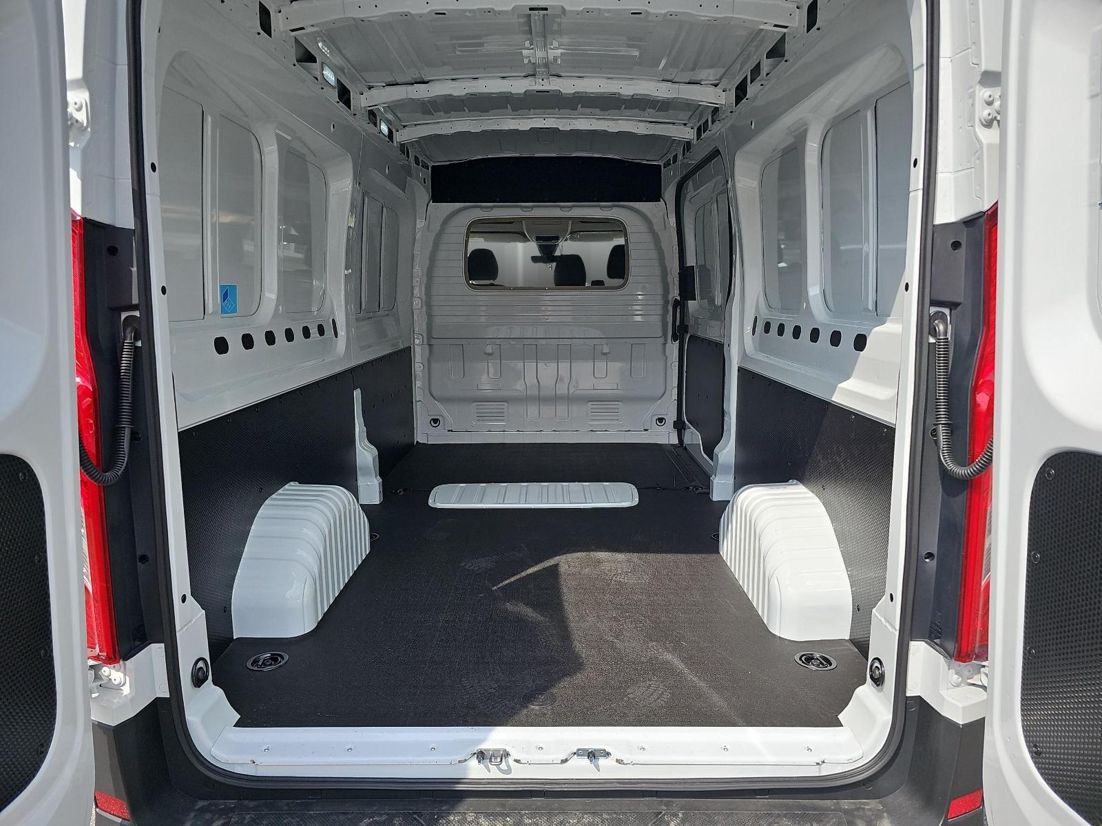 MAXUS Deliver 9 Kaw. L3H2 2.0 TD Luxury-image-9