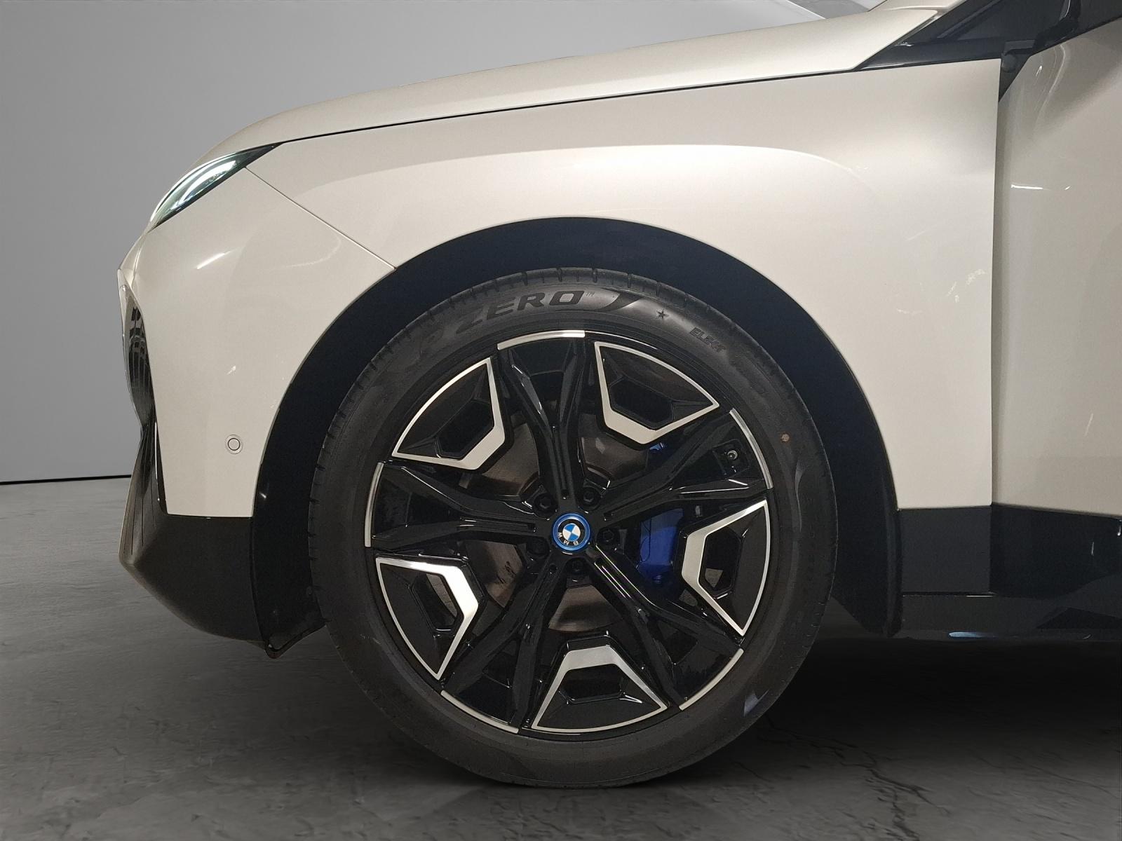 BMW iX xDrive40-image-9