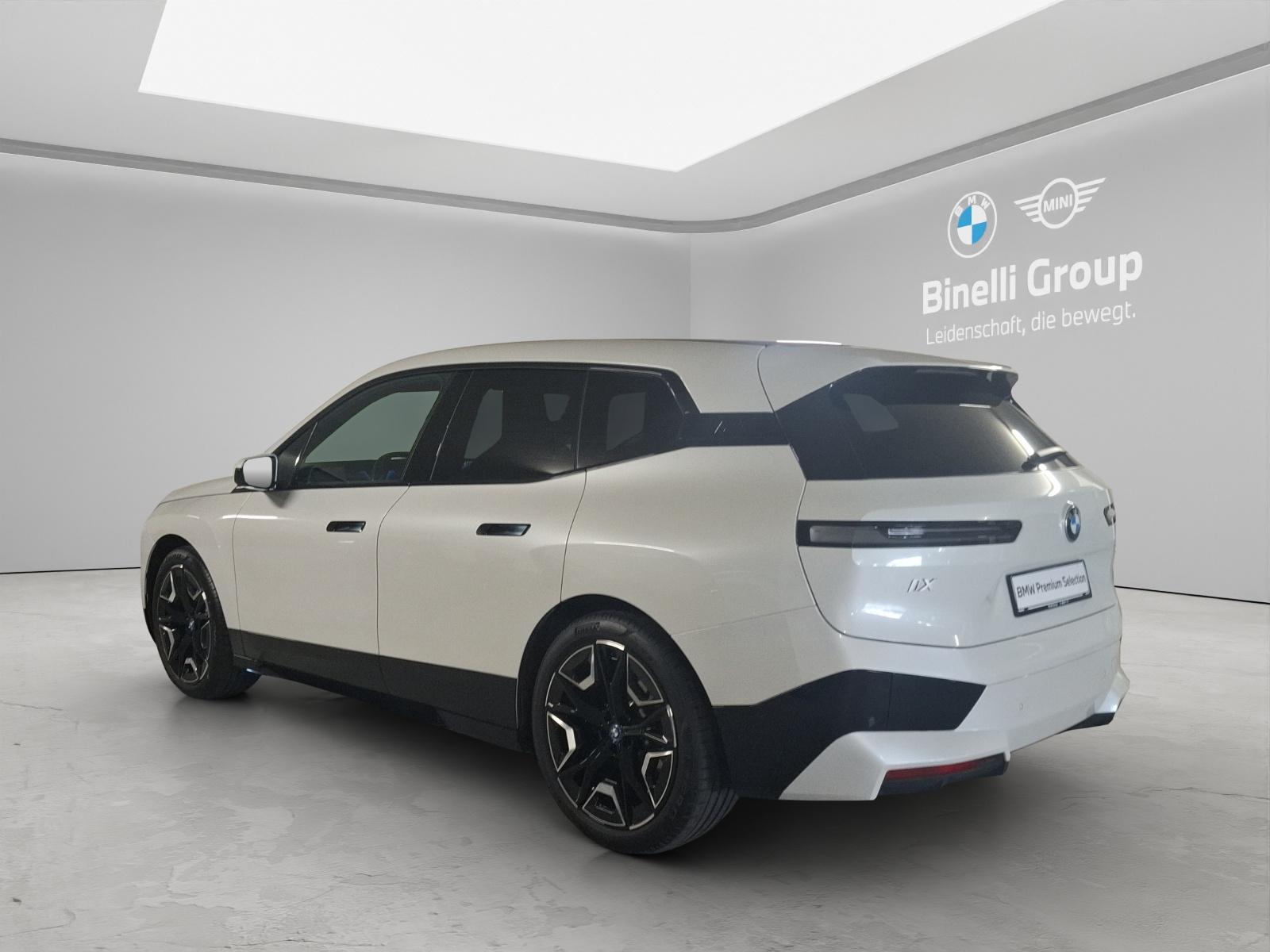 BMW iX xDrive40-showroom-element-3