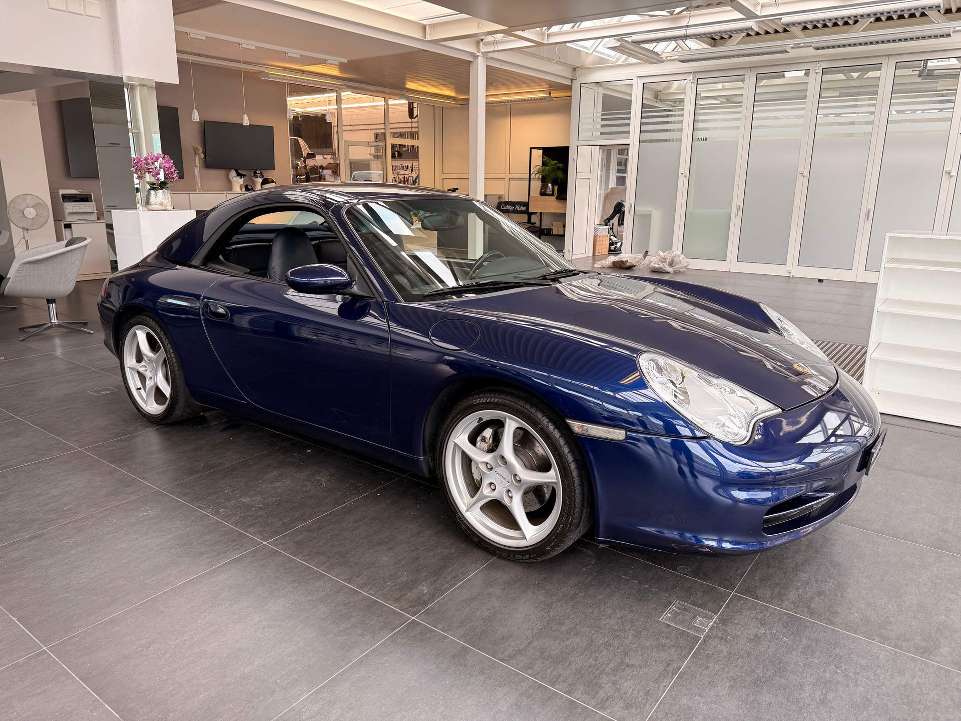 PORSCHE 911 Carrera 4 Cabrio-image-12