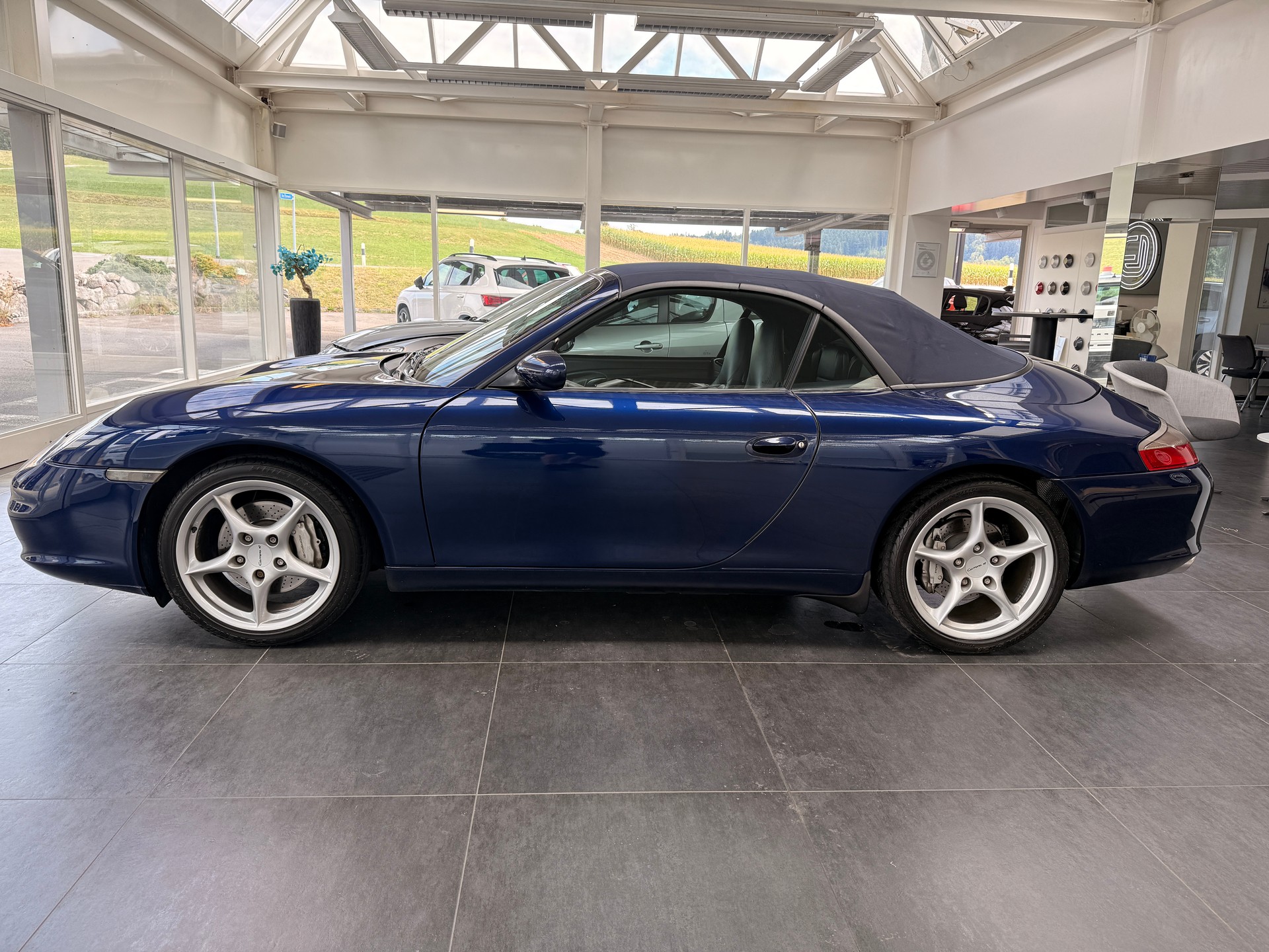 PORSCHE 911 Carrera 4 Cabrio-image-1