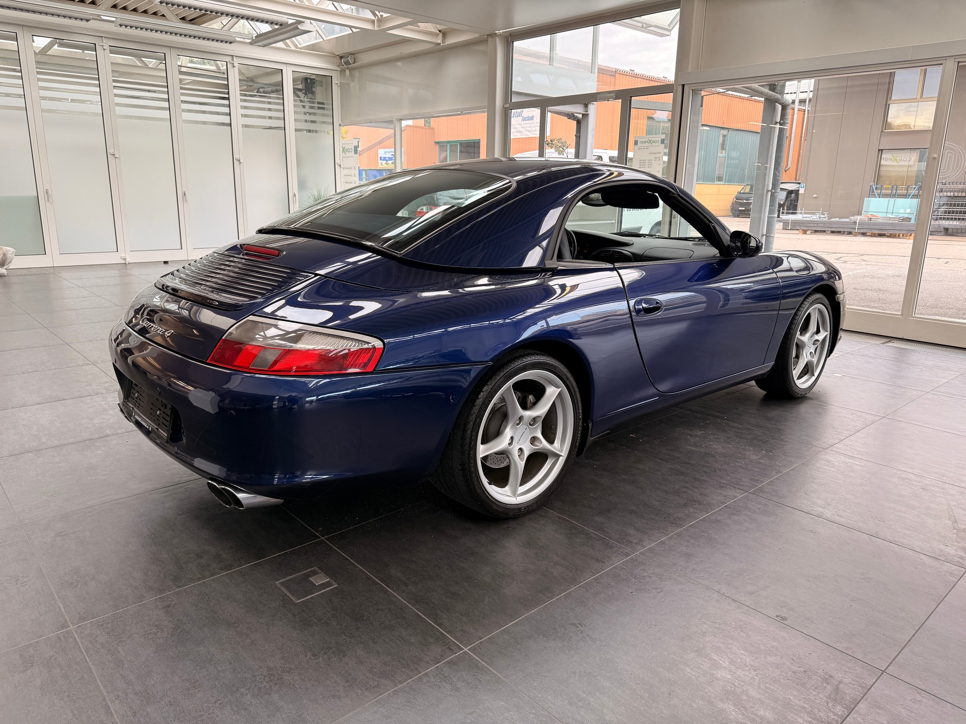 PORSCHE 911 Carrera 4 Cabrio-image-11
