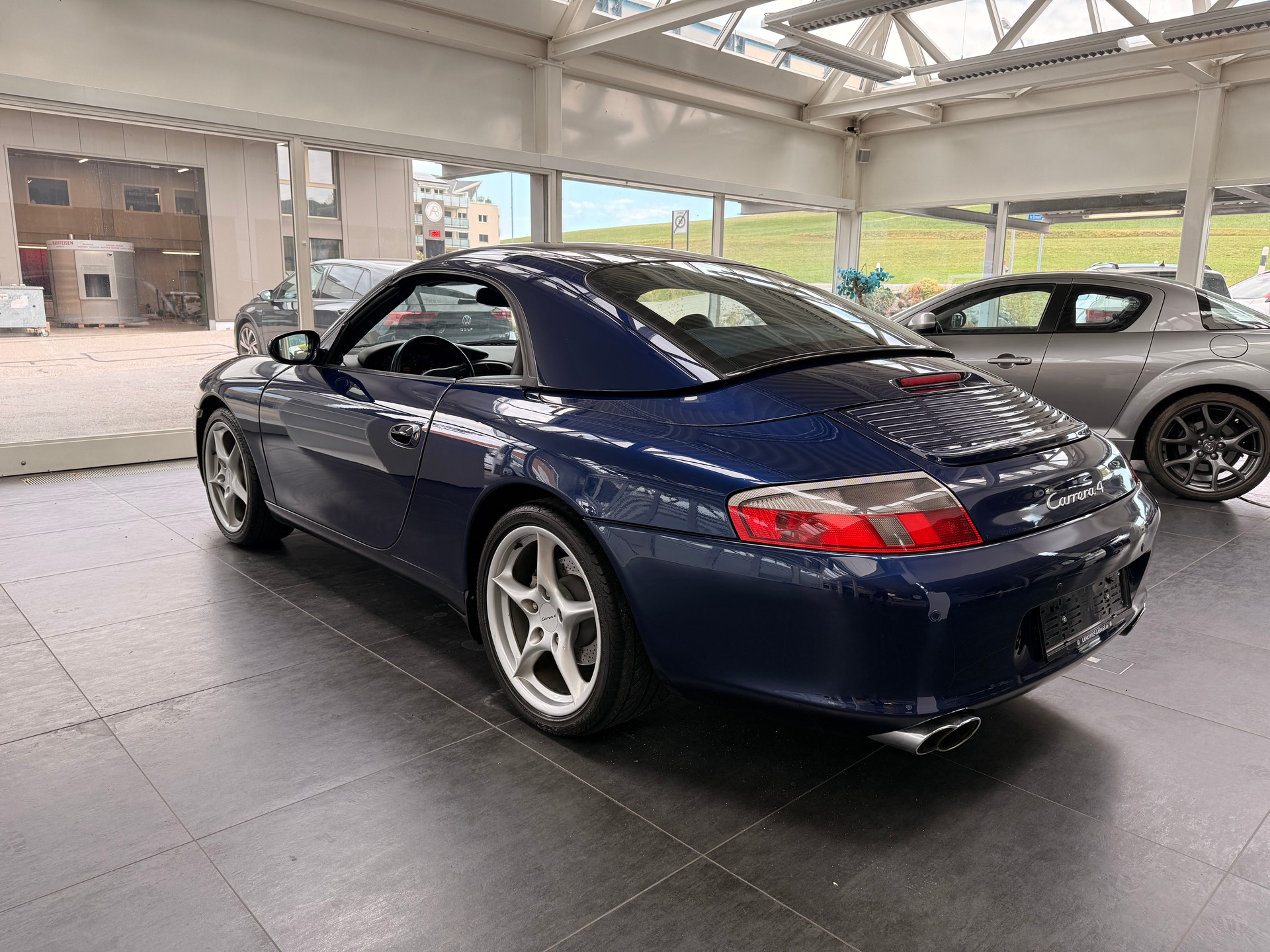 PORSCHE 911 Carrera 4 Cabrio-image-10