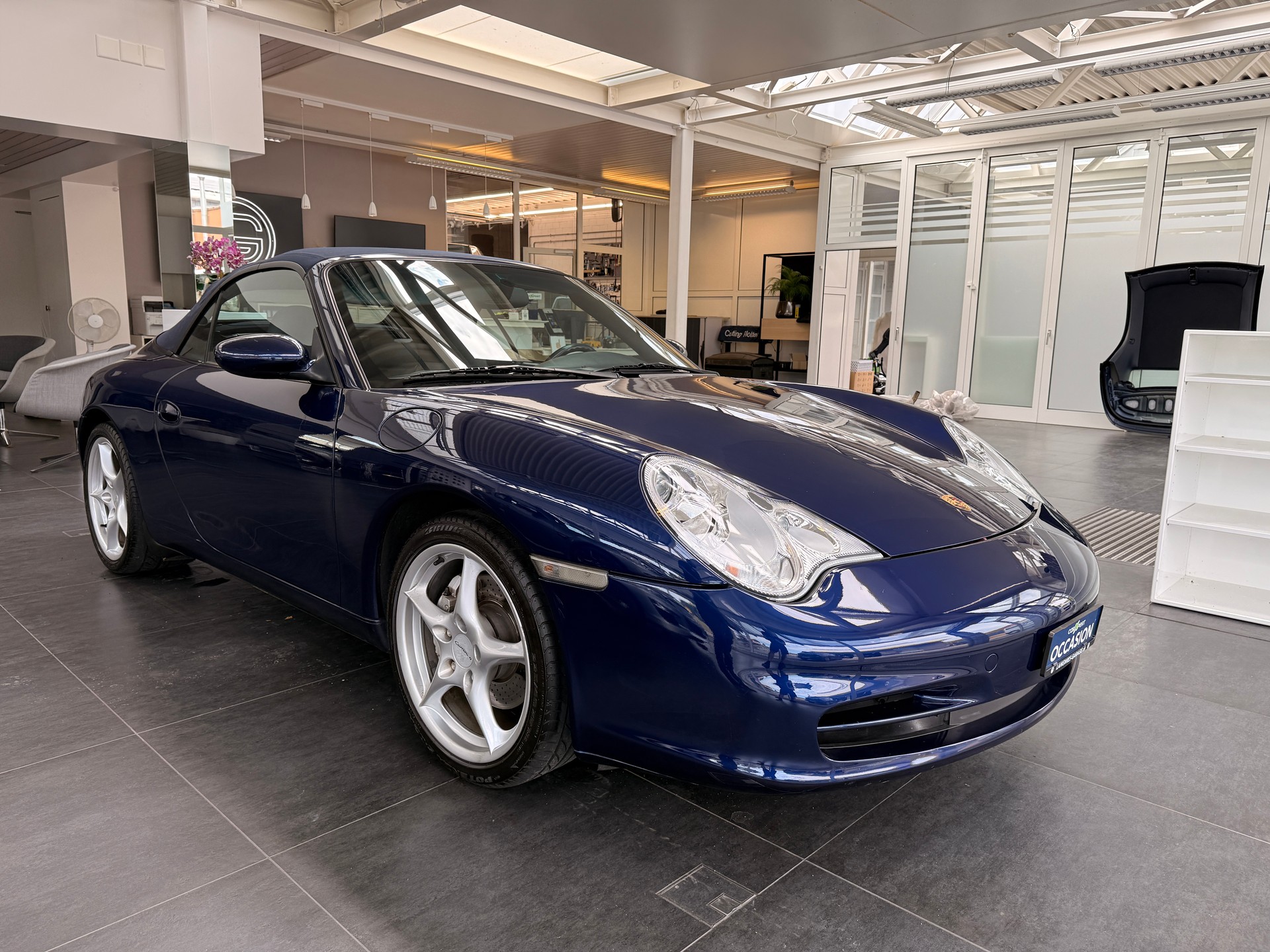 PORSCHE 911 Carrera 4 Cabrio-image-4