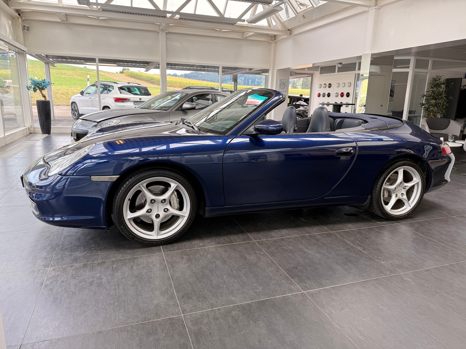 PORSCHE 911 Carrera 4 Cabrio-image-6