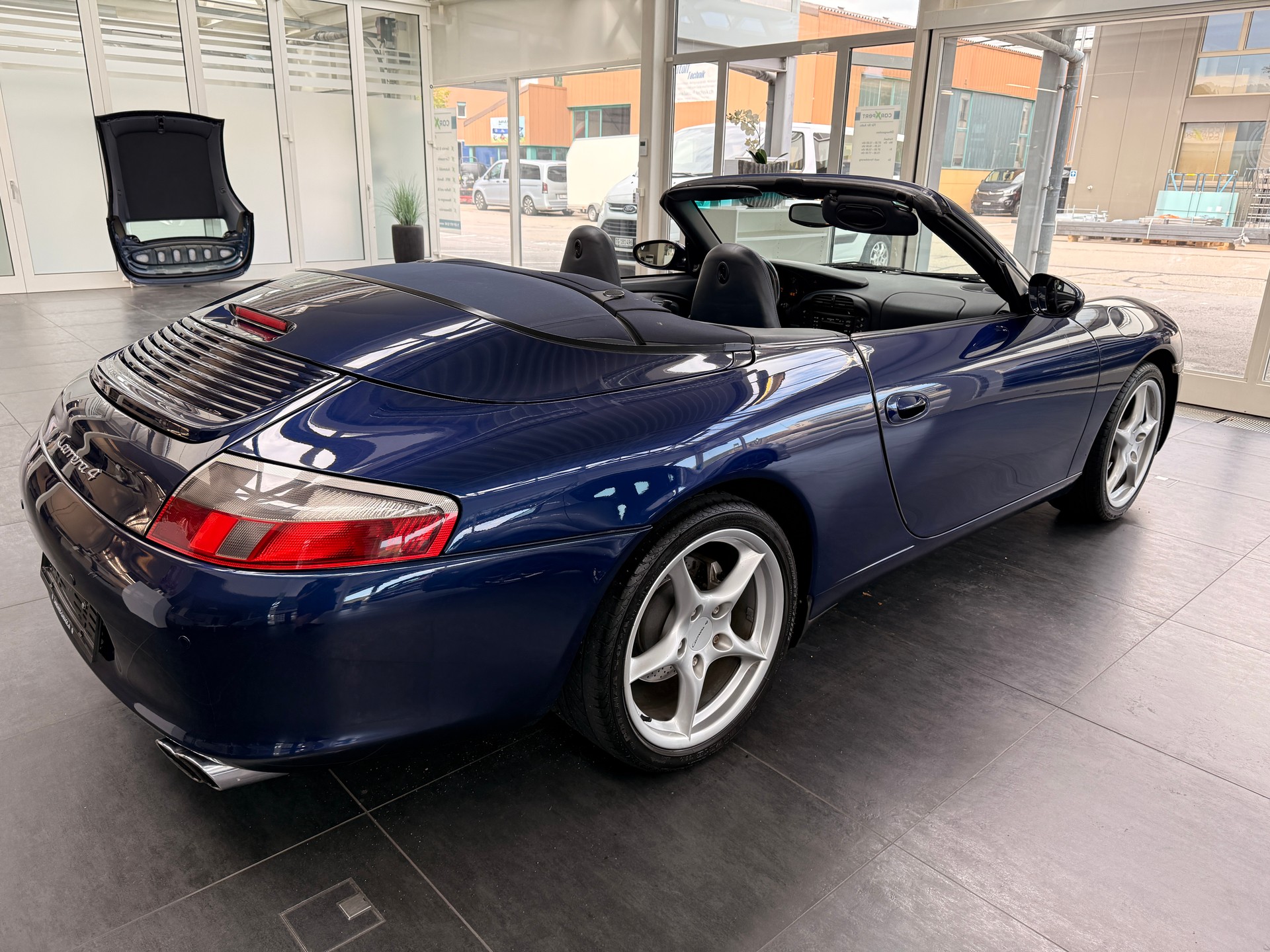 PORSCHE 911 Carrera 4 Cabrio-image-8