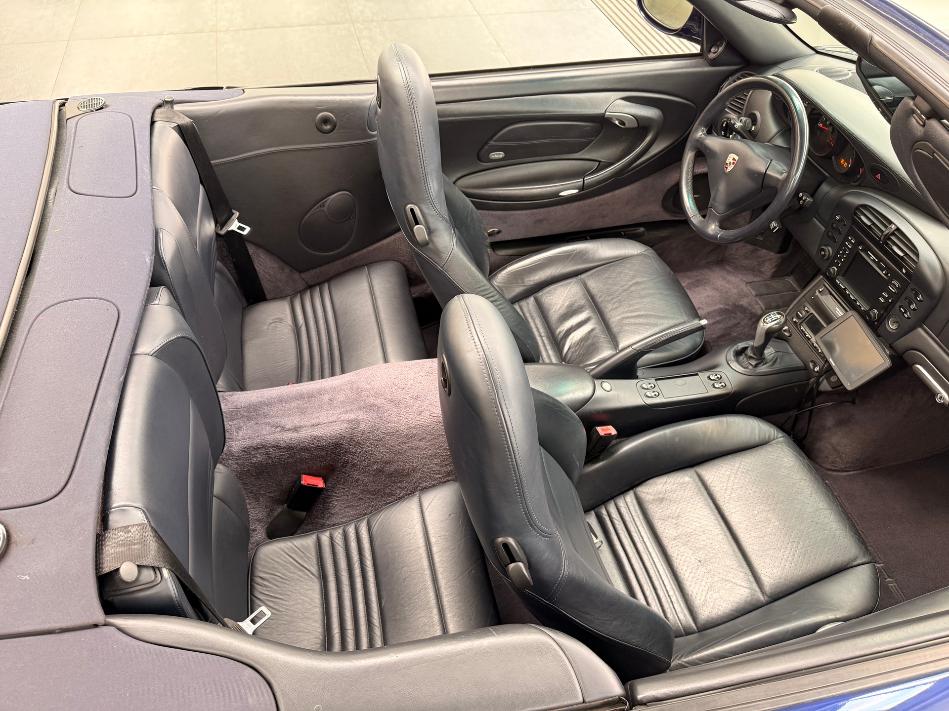 PORSCHE 911 Carrera 4 Cabrio-image-15