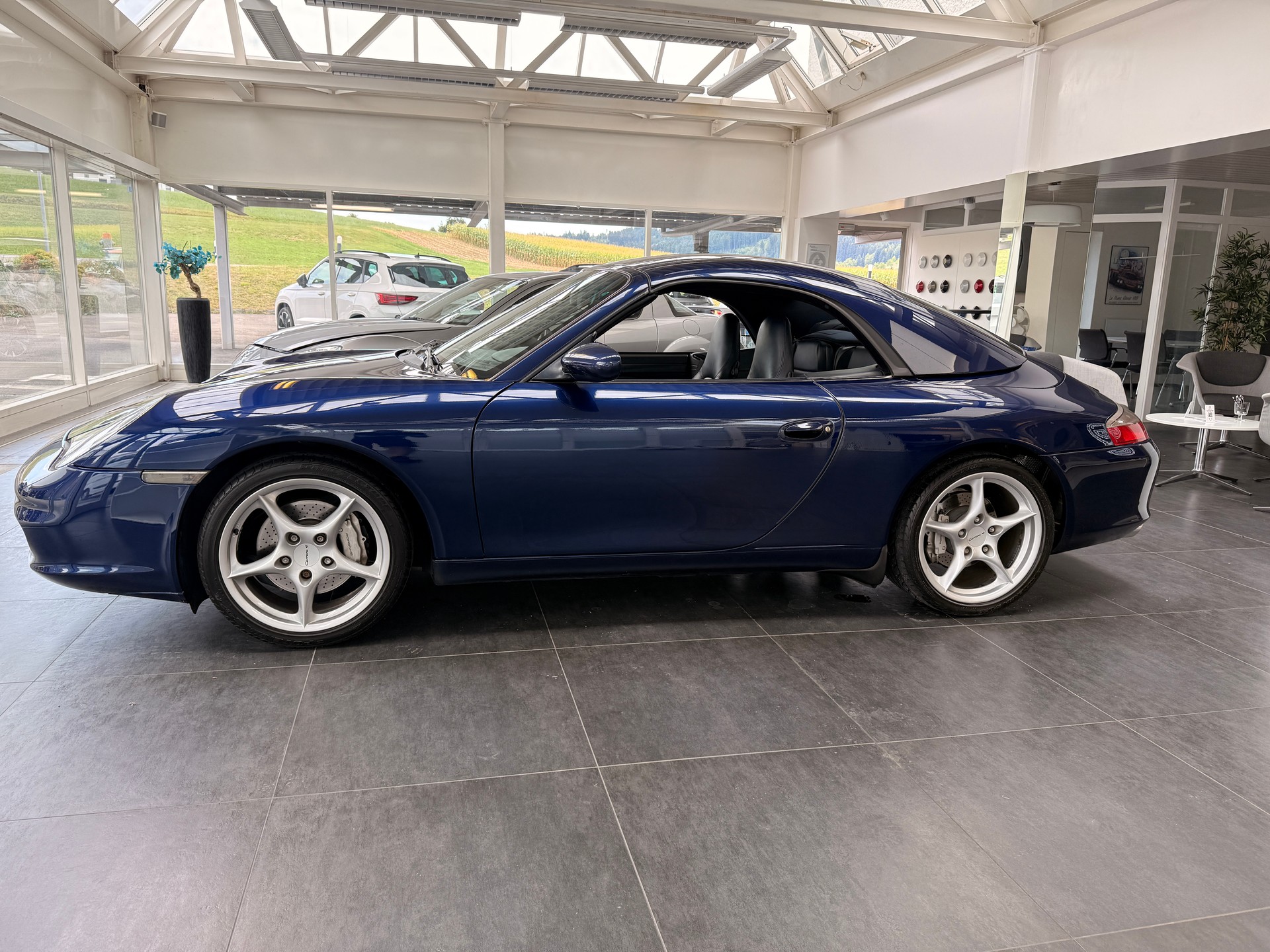 PORSCHE 911 Carrera 4 Cabrio-image-9
