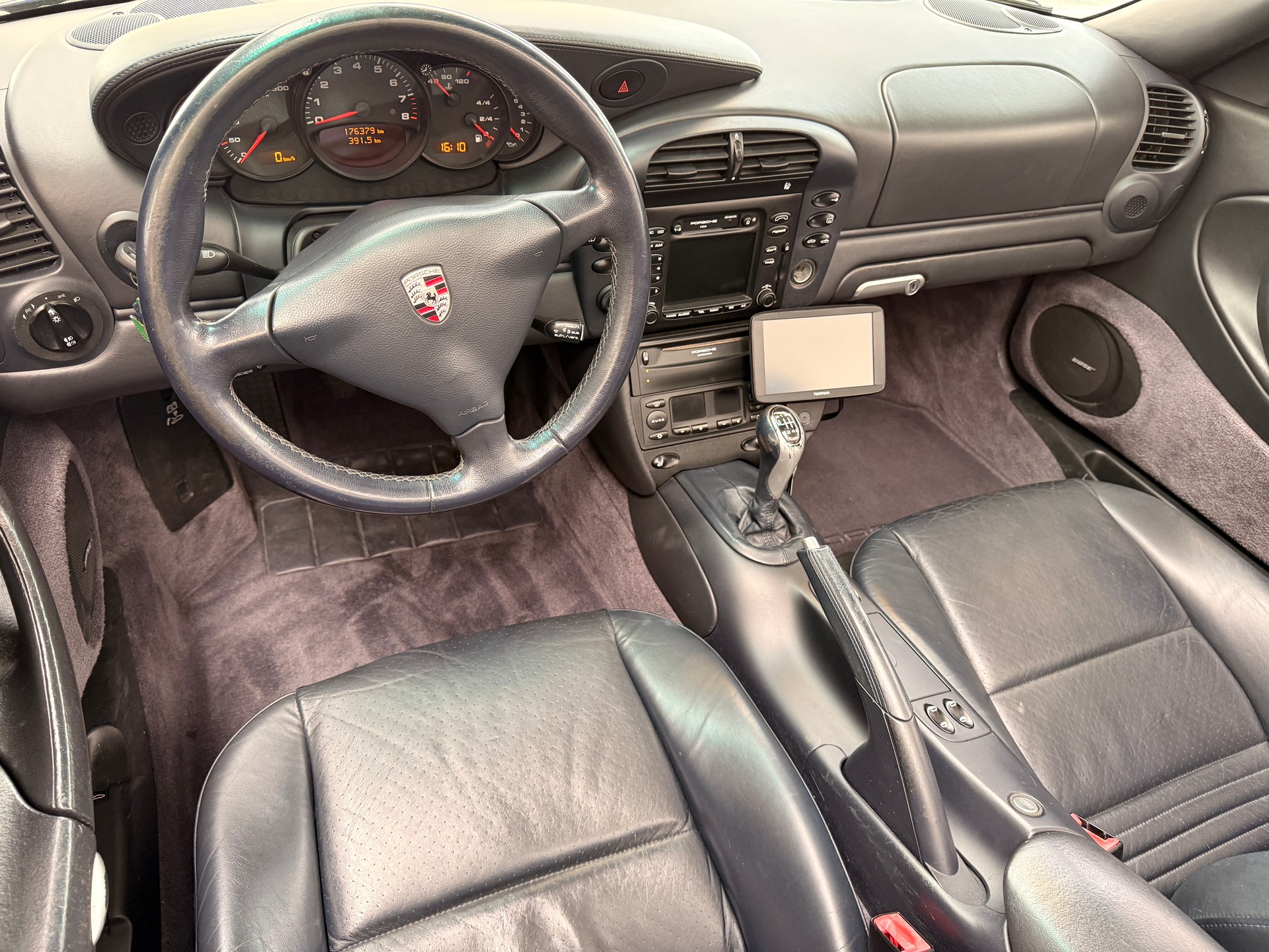 PORSCHE 911 Carrera 4 Cabrio-image-14