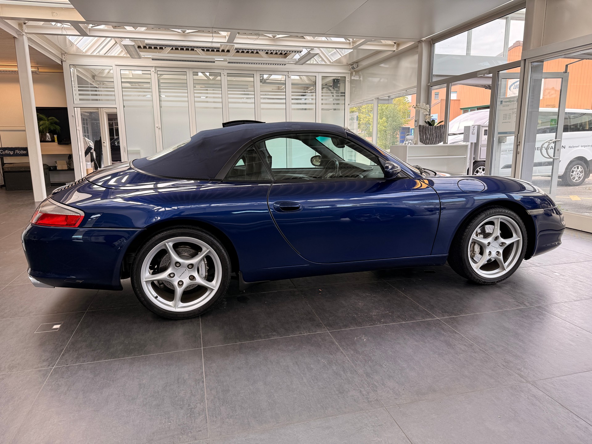 PORSCHE 911 Carrera 4 Cabrio-image-5