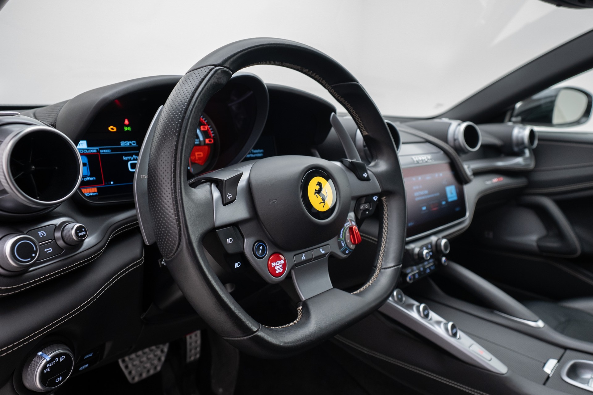 FERRARI GTC 4 Lusso-image-15