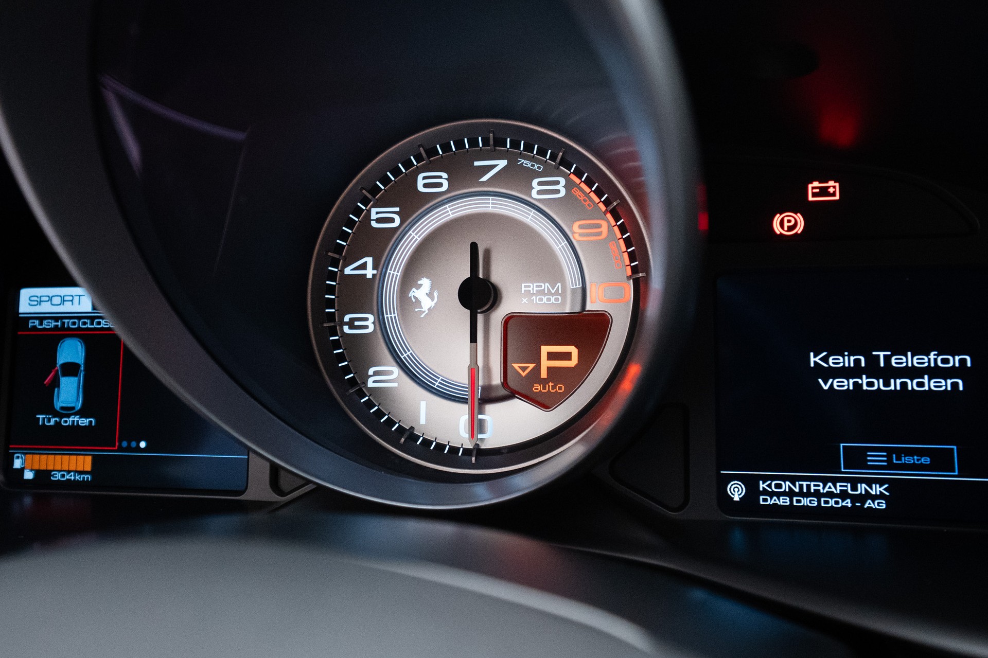 FERRARI GTC 4 Lusso-image-12