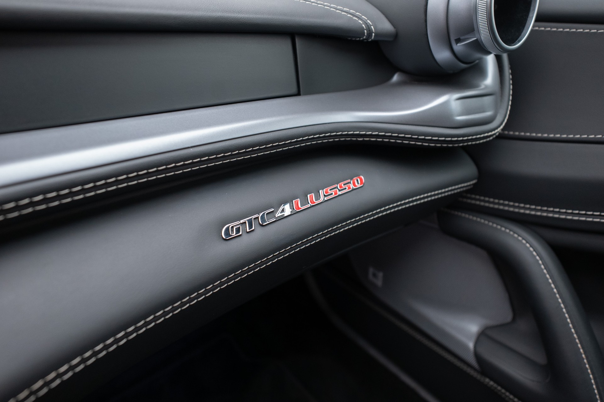FERRARI GTC 4 Lusso-image-11