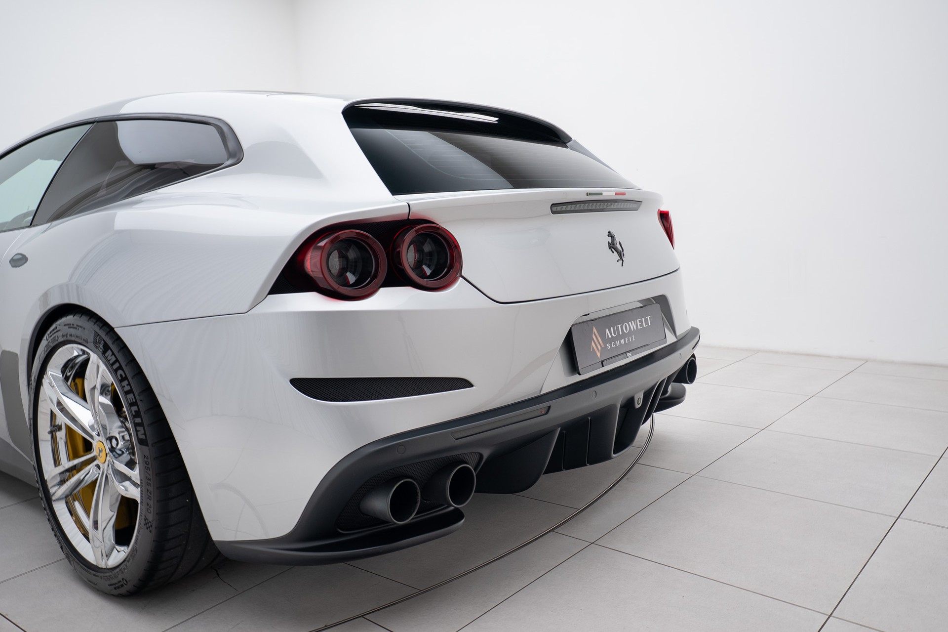 FERRARI GTC 4 Lusso-image-16