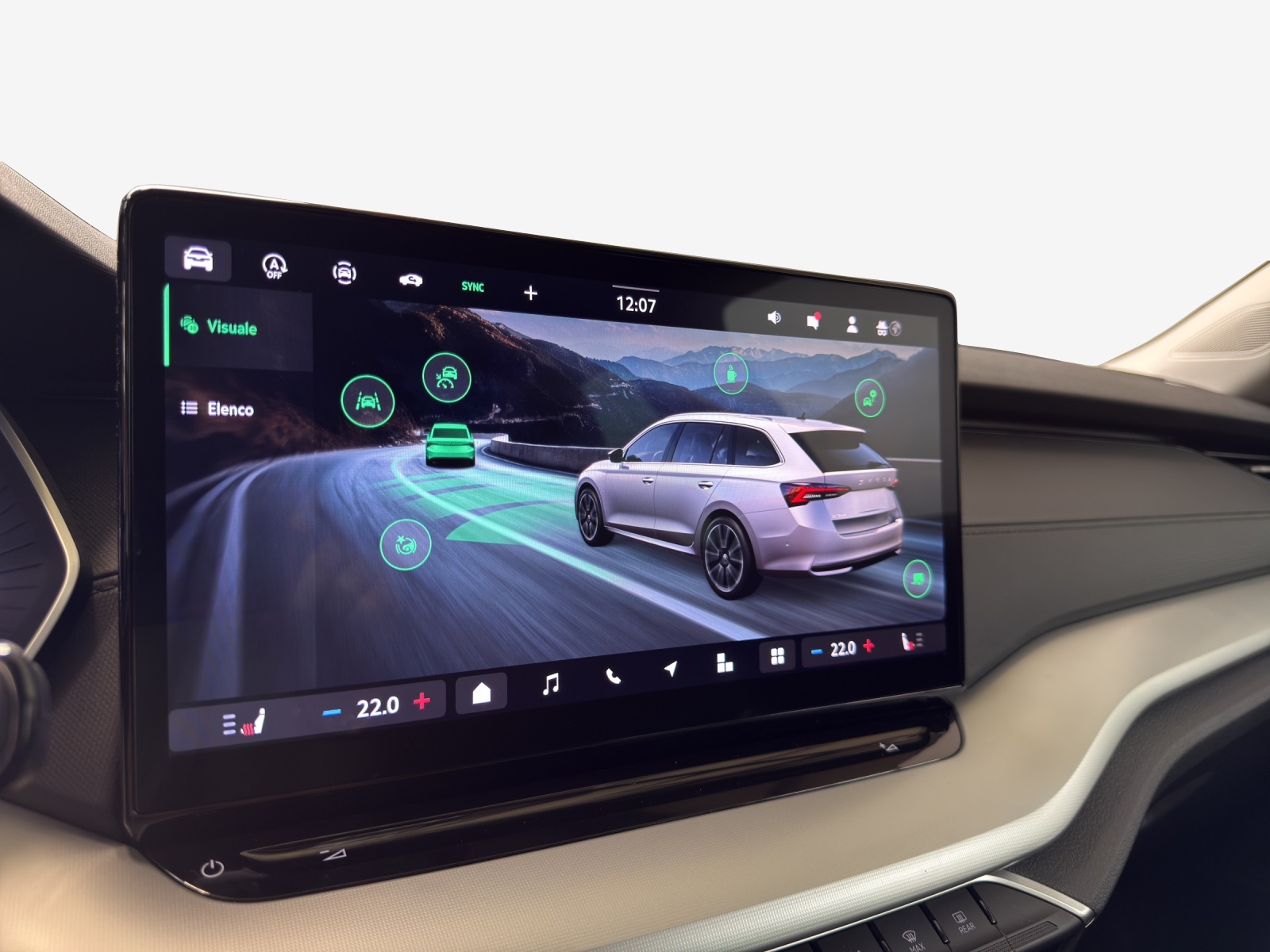 SKODA Octavia Combi 1.5 TSI mHEV DSG Dynamic-image-15