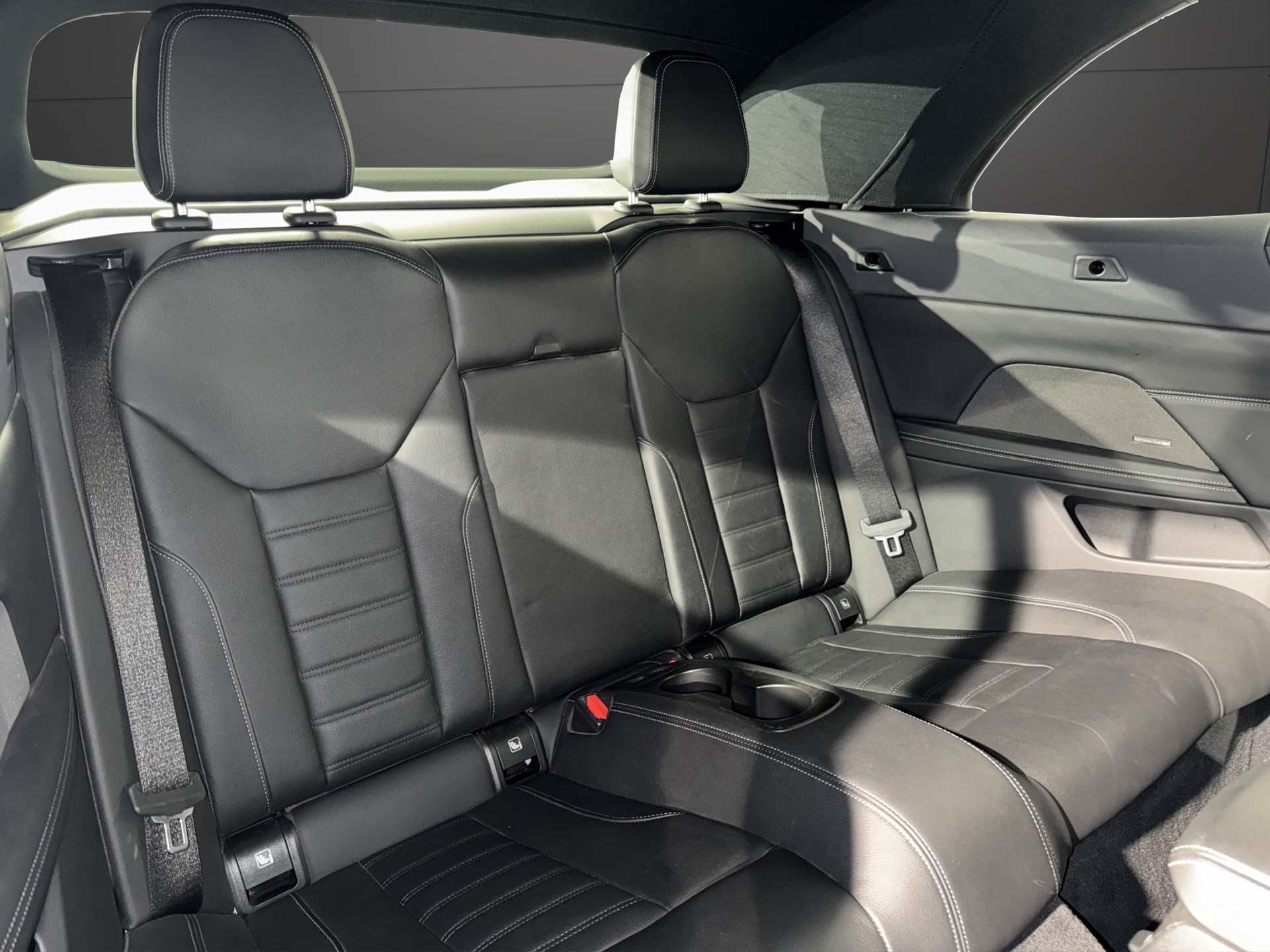 BMW 420i Cabrio-image-16