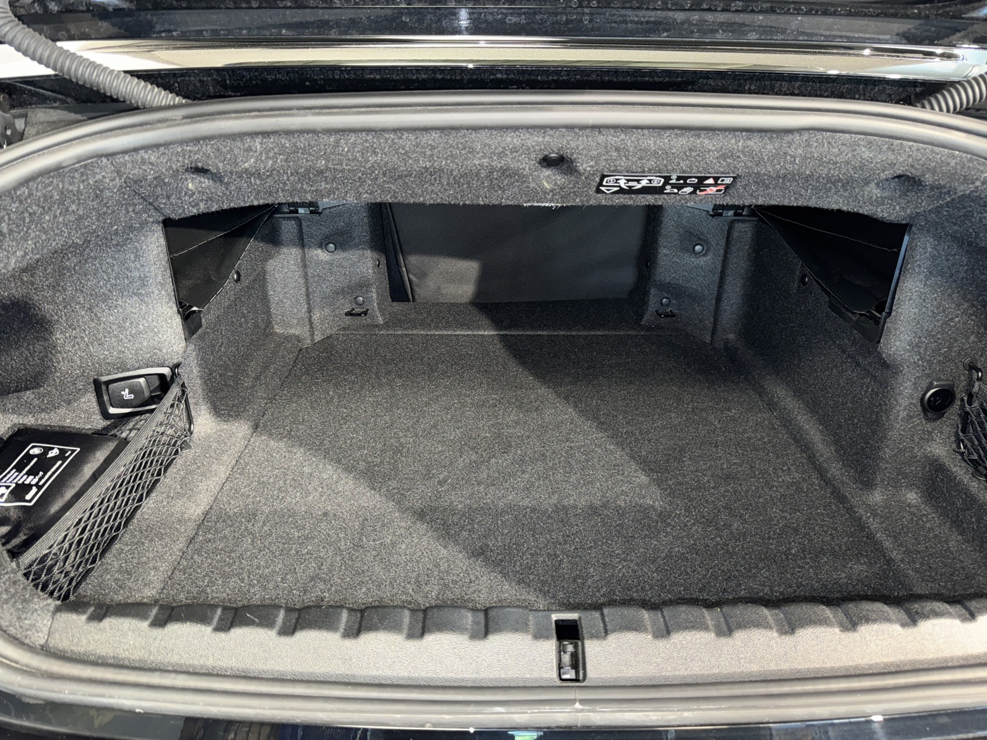 BMW 420i Cabrio-image-15