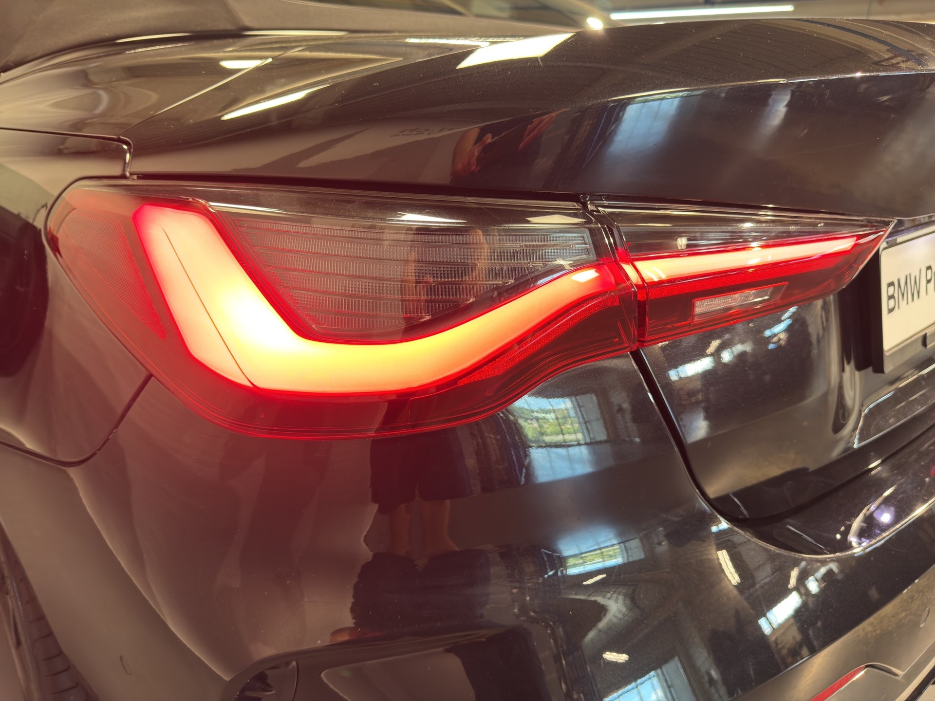 BMW 420i Cabrio-image-5