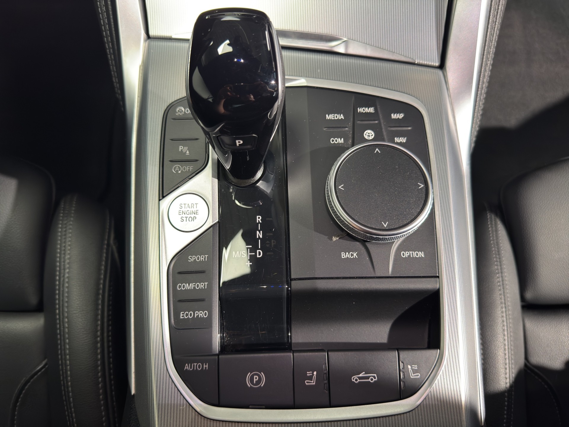 BMW 420i Cabrio-image-10