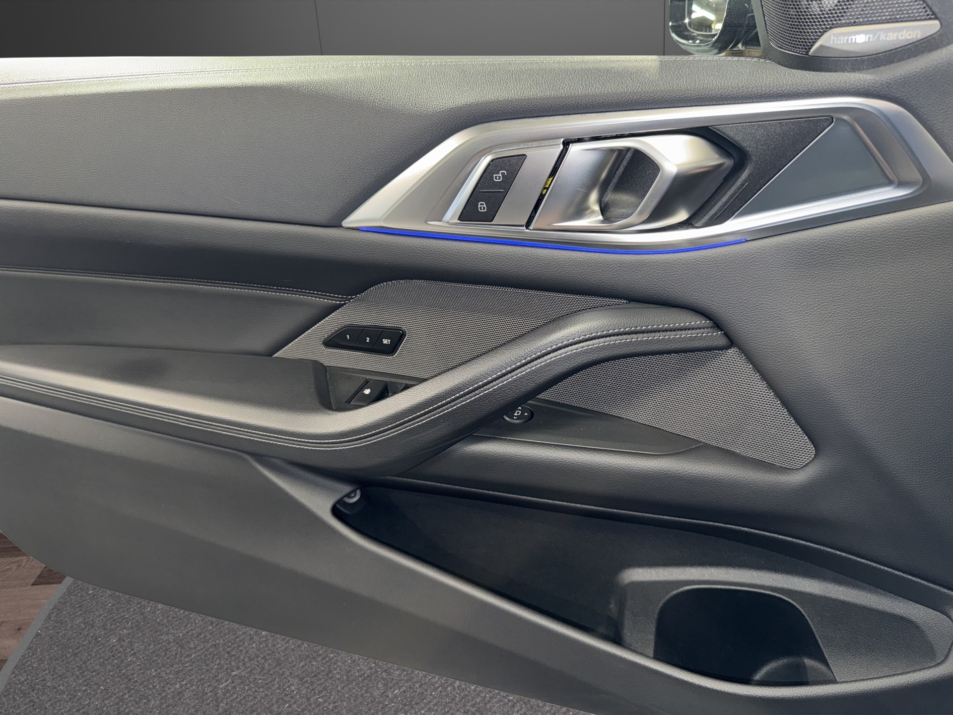 BMW 420i Cabrio-image-11