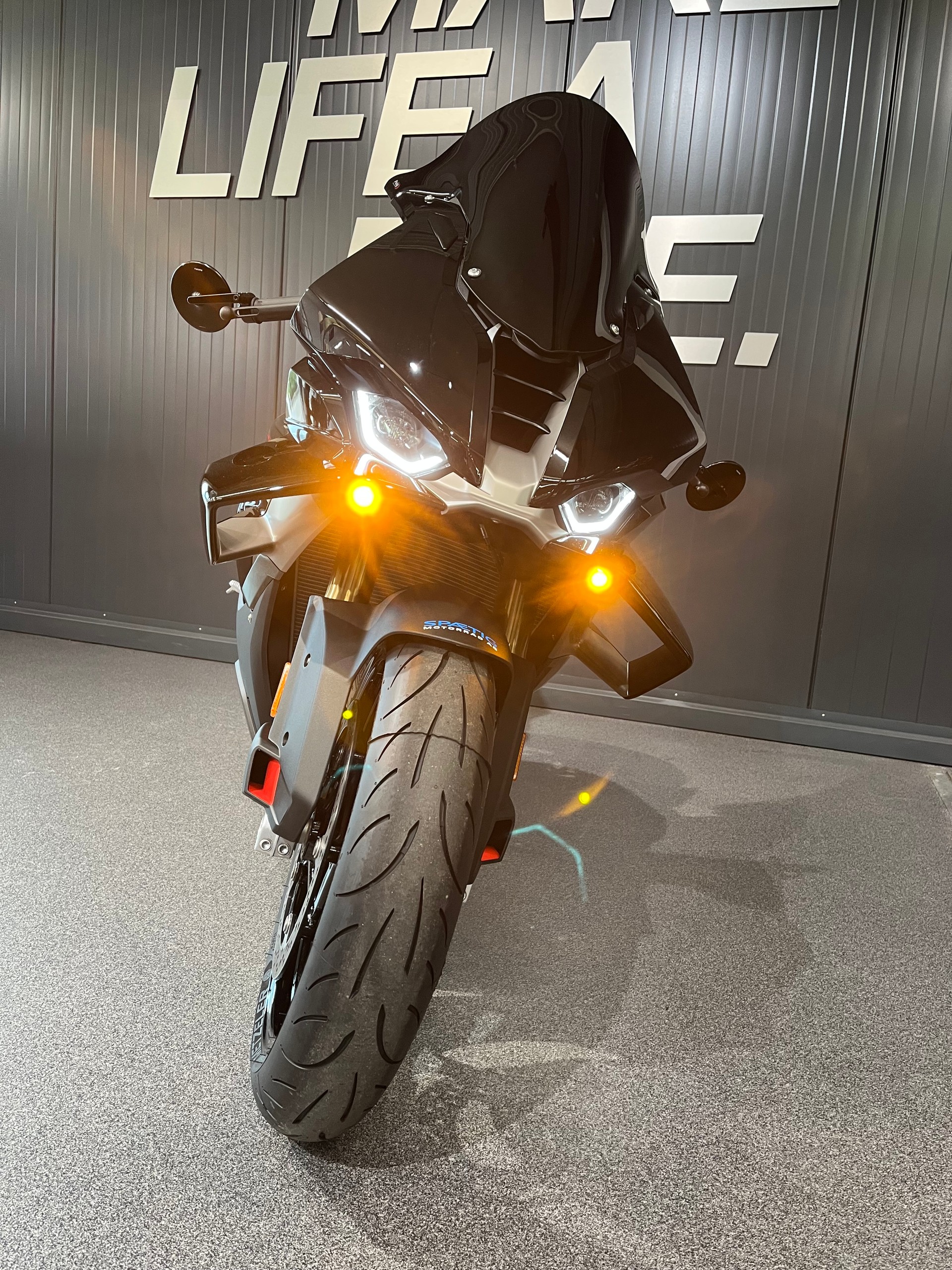 BMW S 1000 RR - Spätig Umbau-showroom-element-3