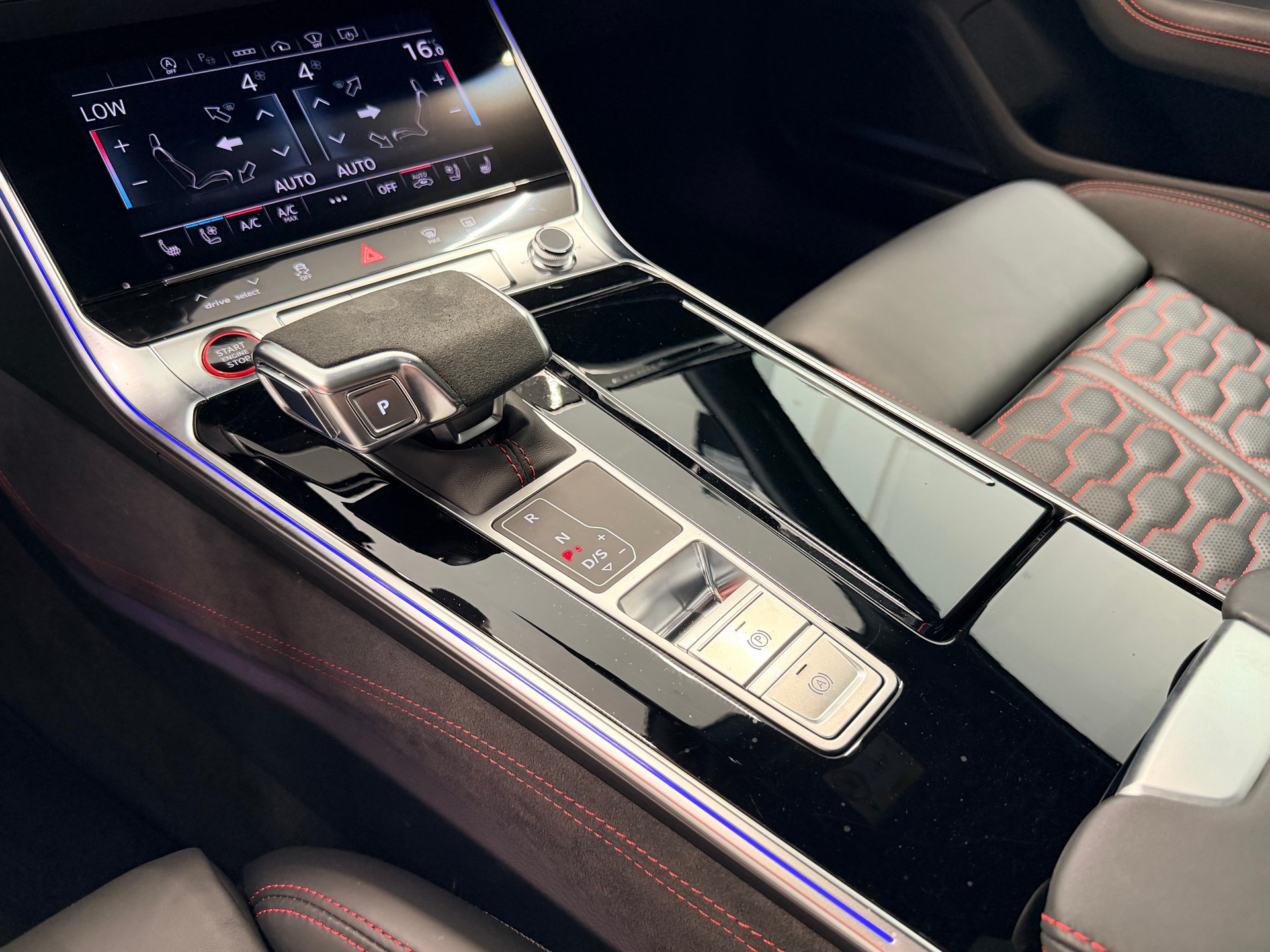 AUDI RS6 Avant 4.0 TFSI V8 Performance quattro-image-22