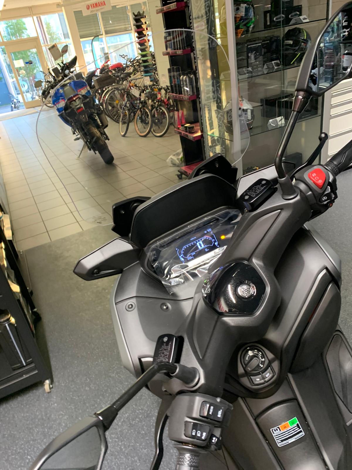 YAMAHA N-MAX GPD-showroom-element-1