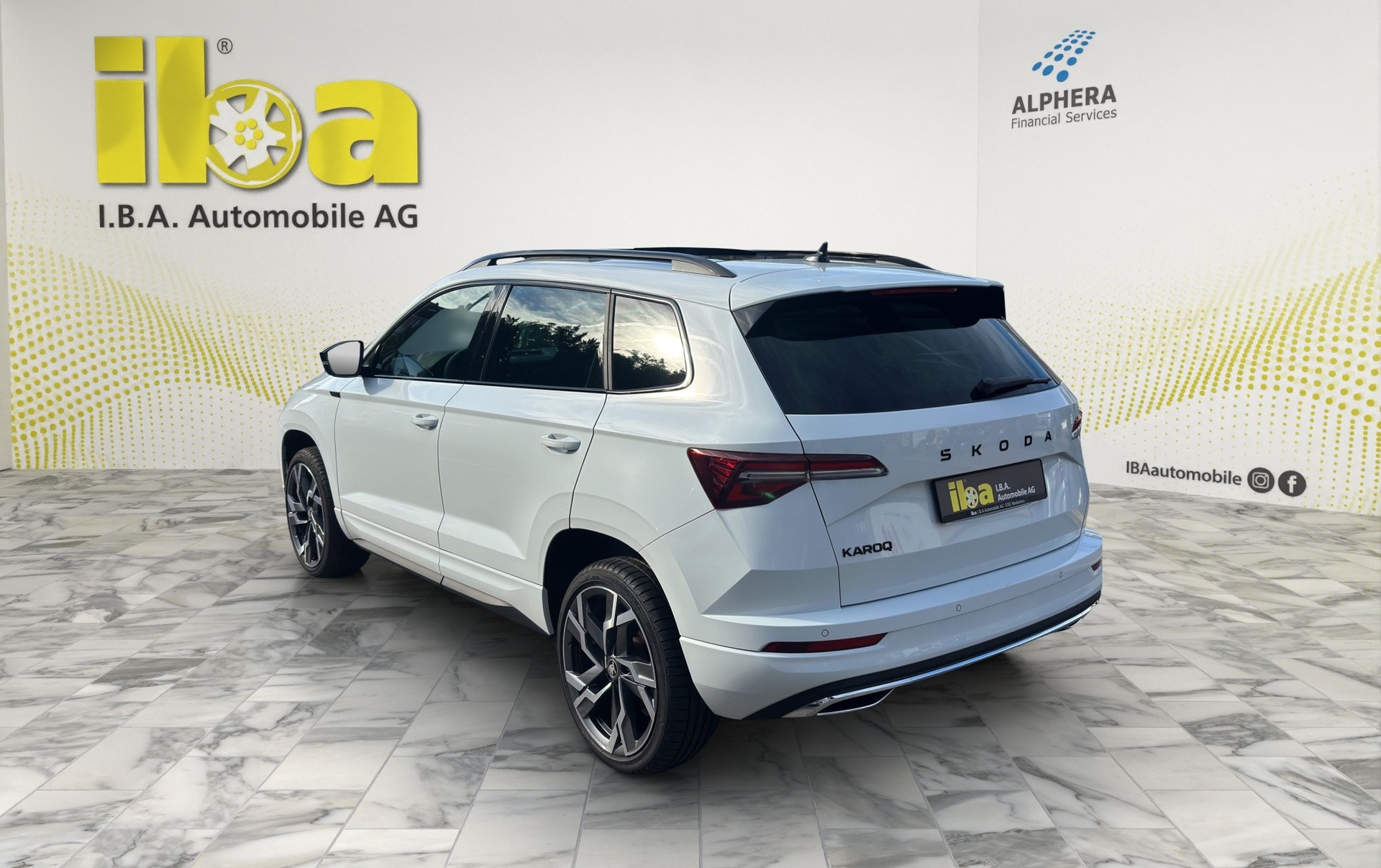 SKODA Karoq 1.5TSI Sport Line Aut. Panorama-Schiebedach-image-2