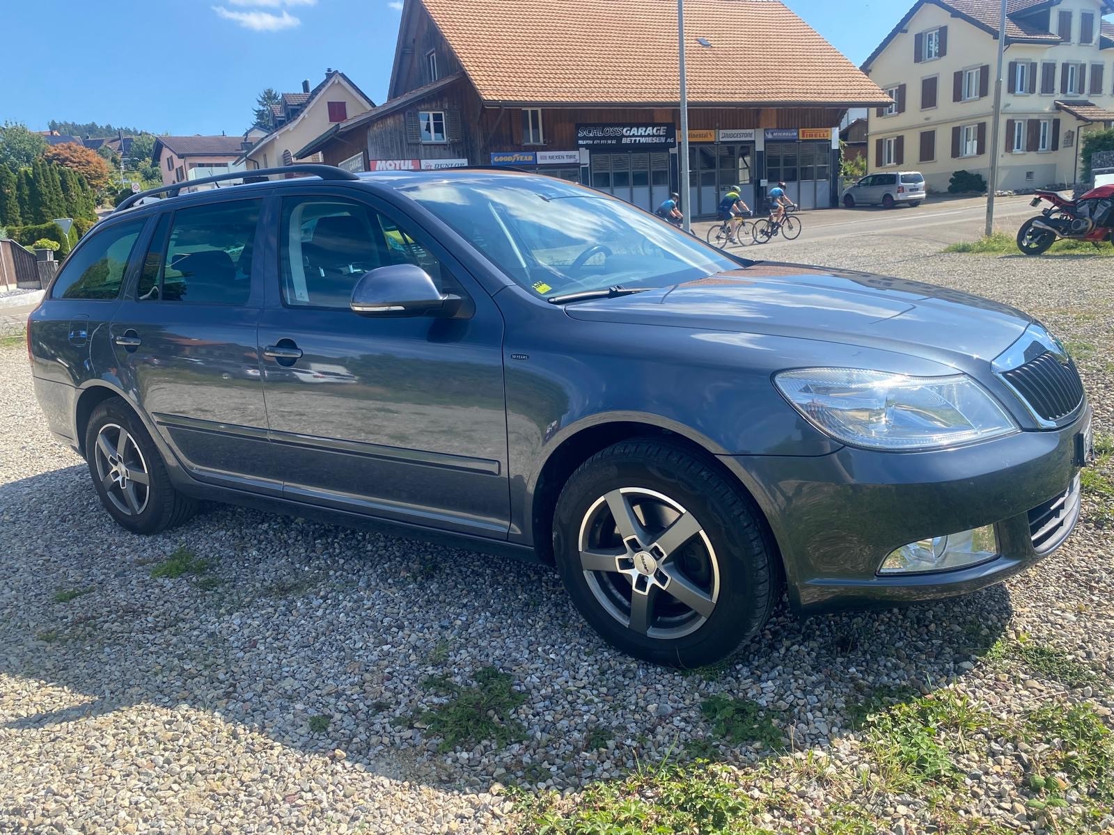 SKODA Octavia Combi 1.8 TSI Swiss Adventure 4x4-image-1
