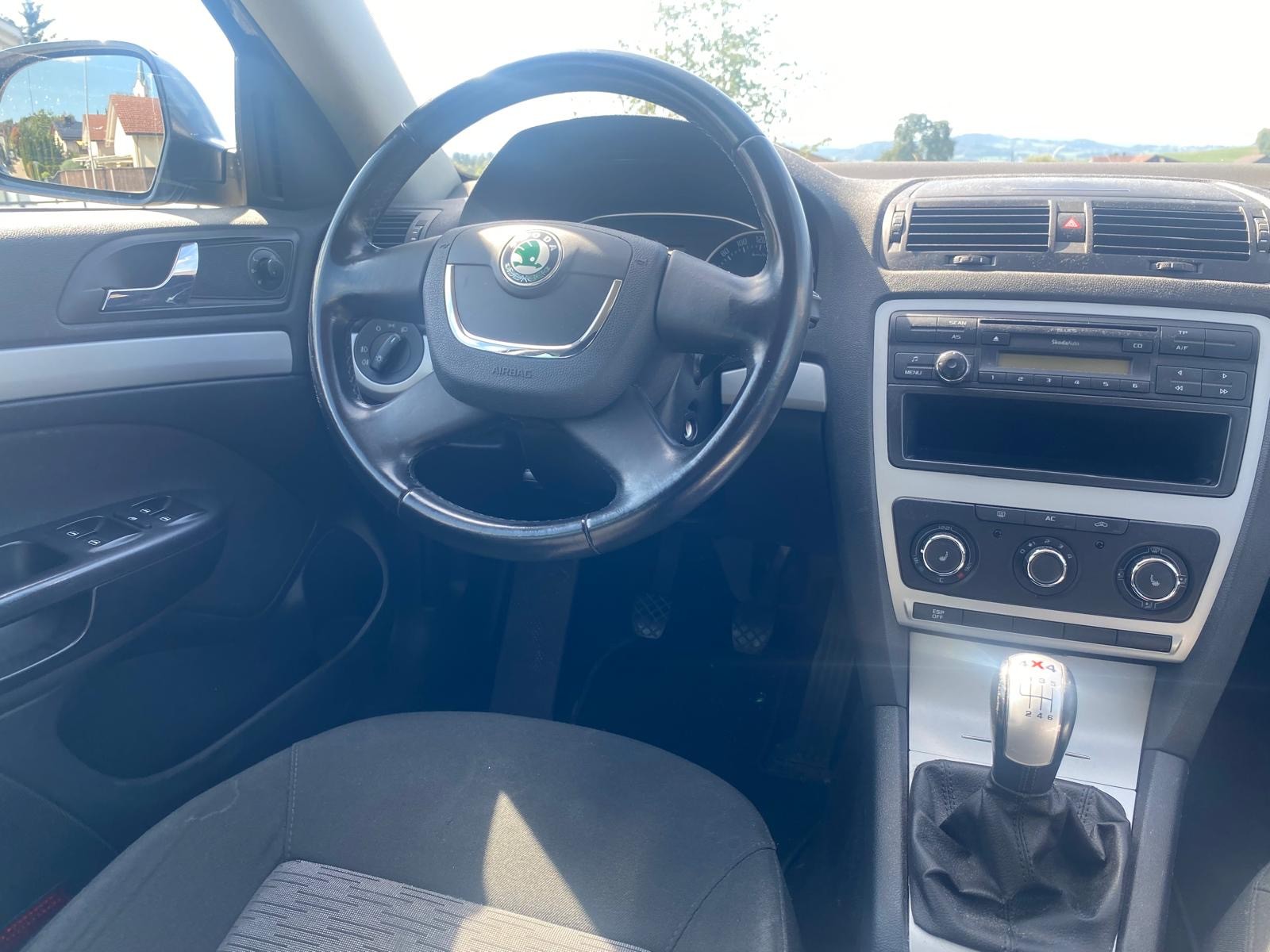 SKODA Octavia Combi 1.8 TSI Swiss Adventure 4x4-image-8