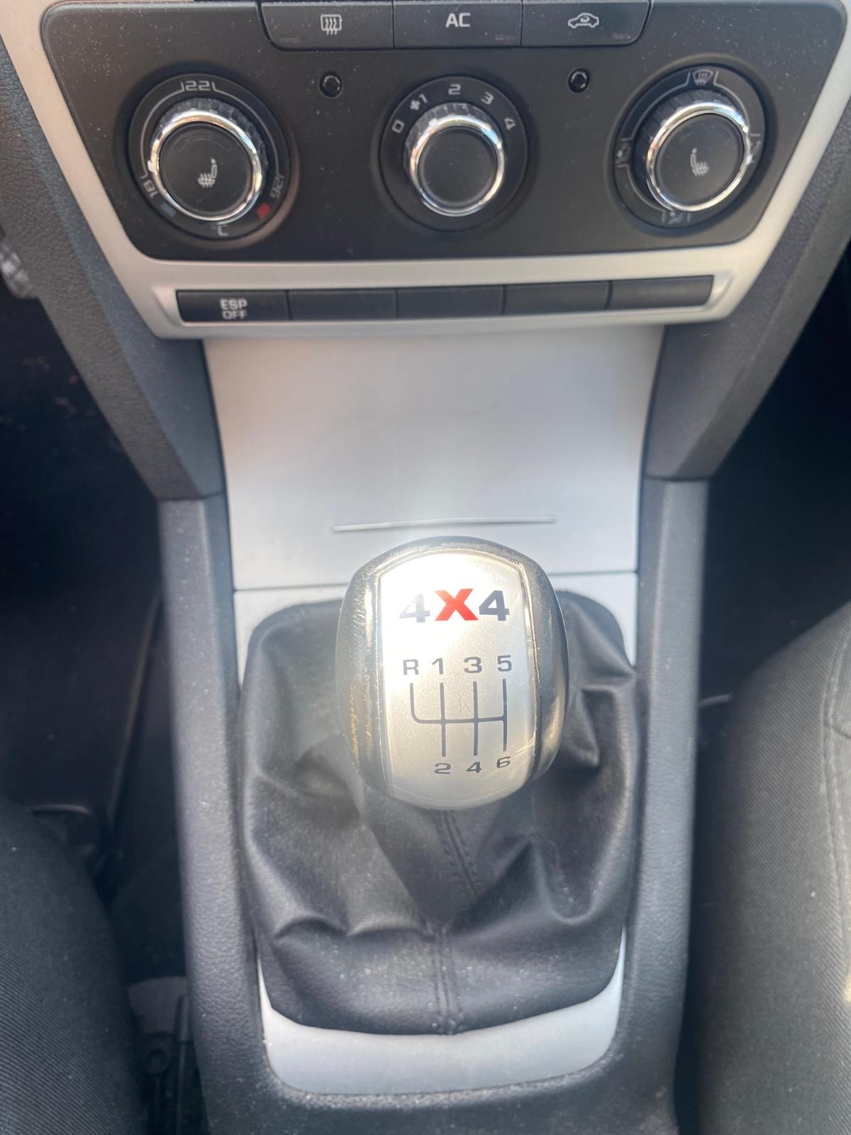SKODA Octavia Combi 1.8 TSI Swiss Adventure 4x4-image-9