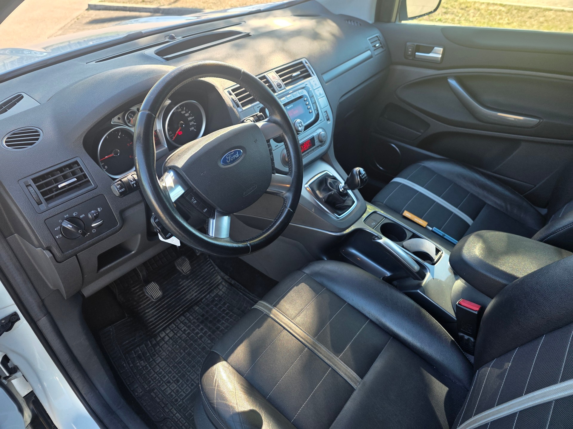 FORD Kuga 2.0 TDCi Carving 4WD-image-10