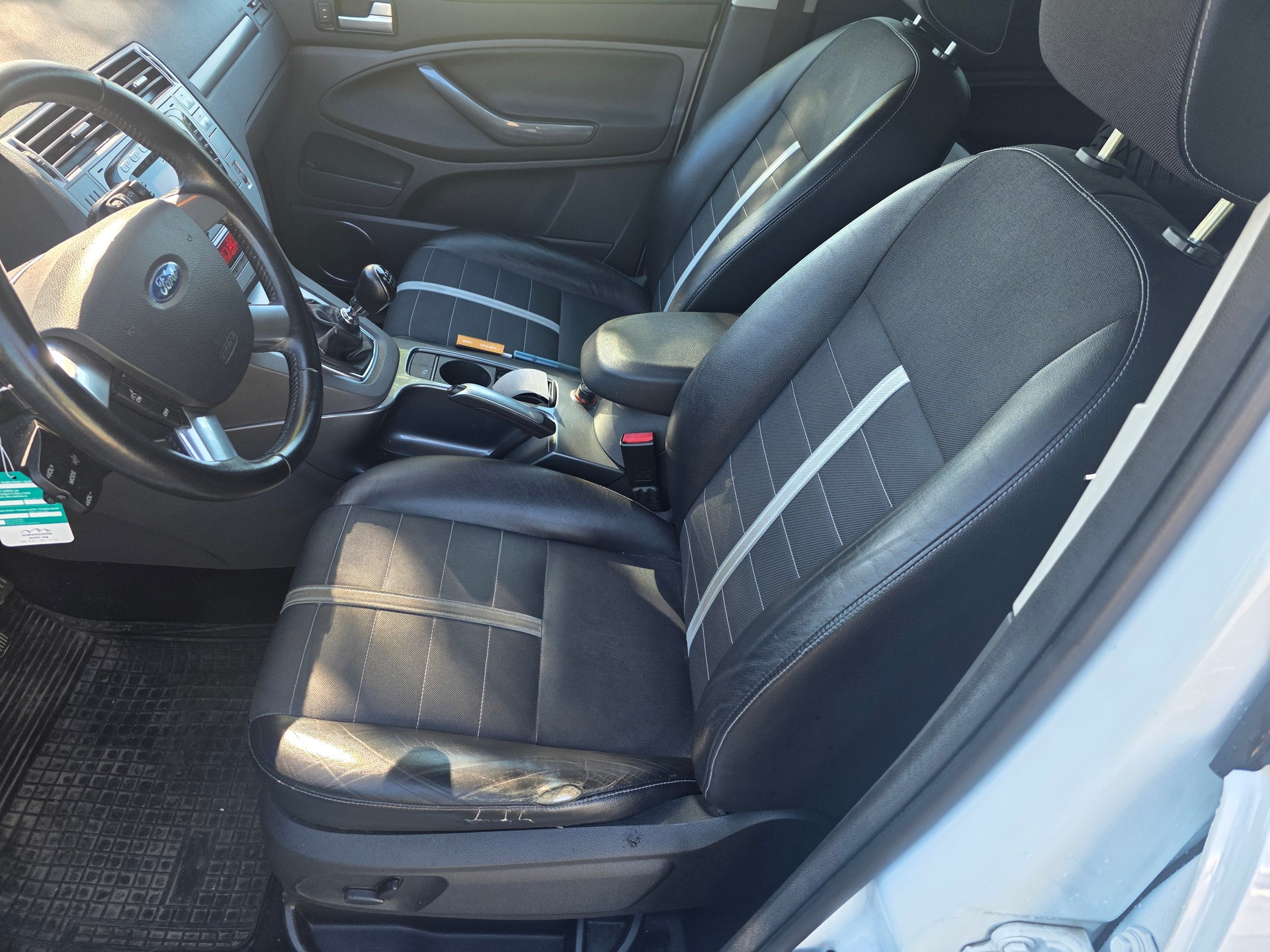 FORD Kuga 2.0 TDCi Carving 4WD-image-9