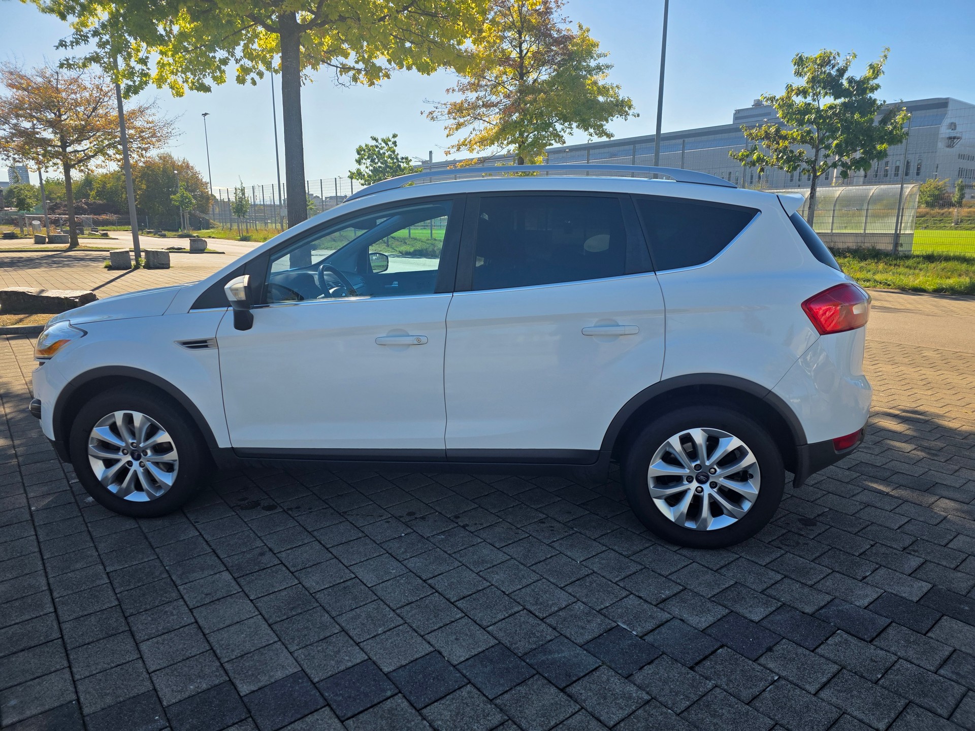 FORD Kuga 2.0 TDCi Carving 4WD-image-4