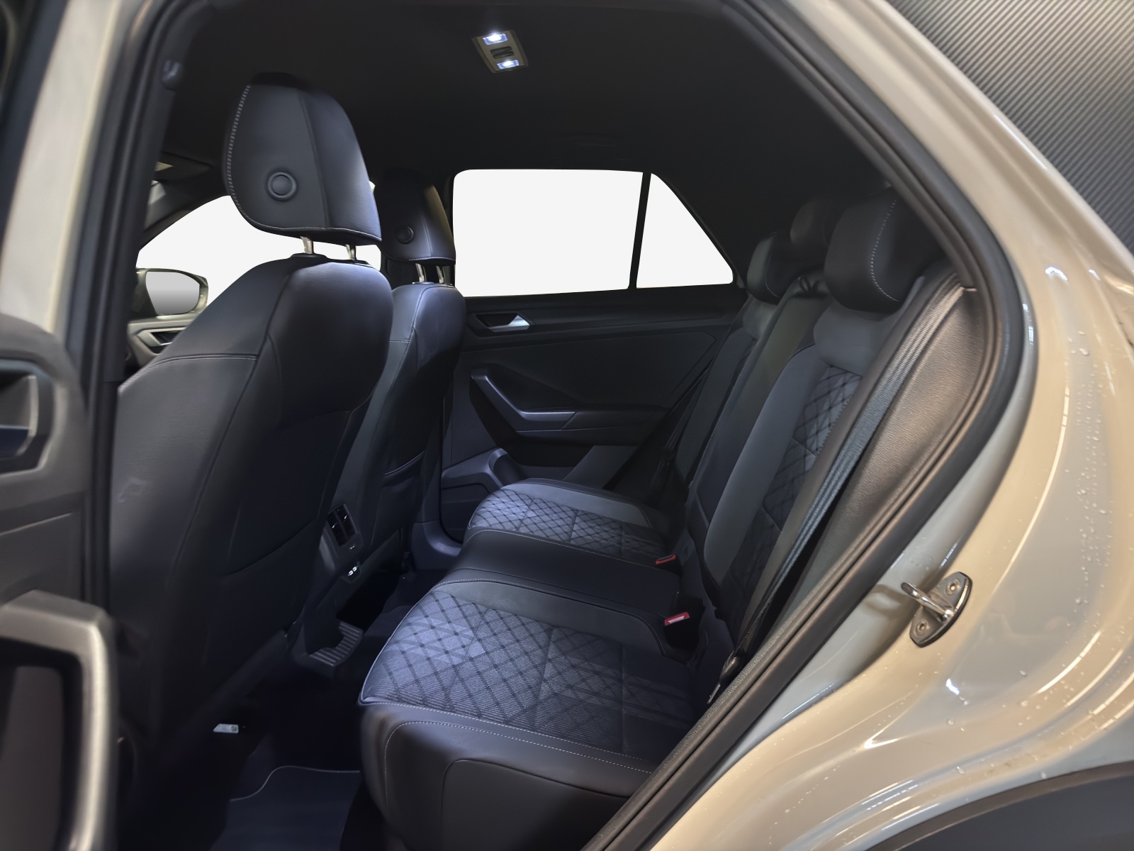 VW T-Roc 2.0 TSI R-Line DSG 4Motion-image-10