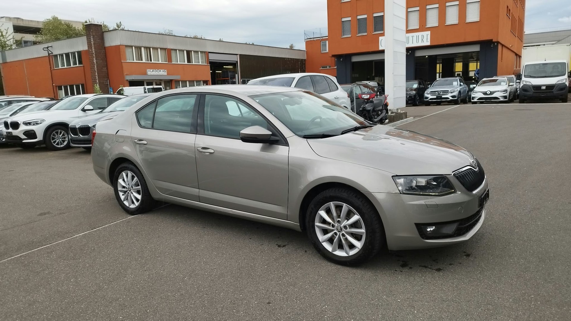 SKODA Octavia 1.8 TSI Elegance DSG-image-2